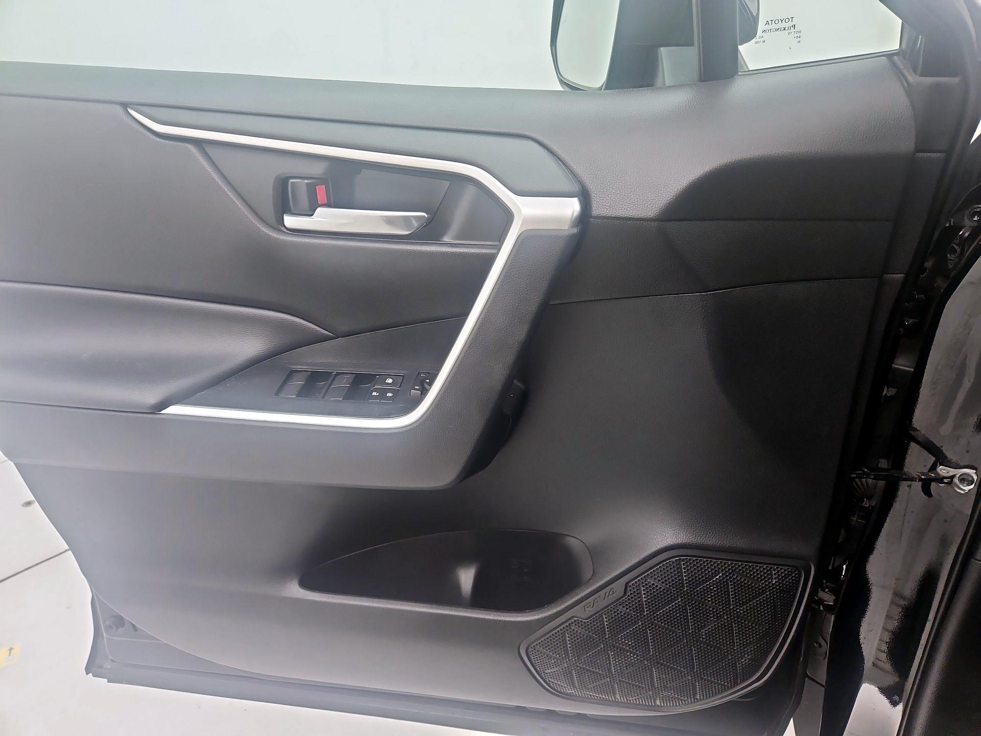 Thumbnail: 2021 Toyota RAV4 - 12