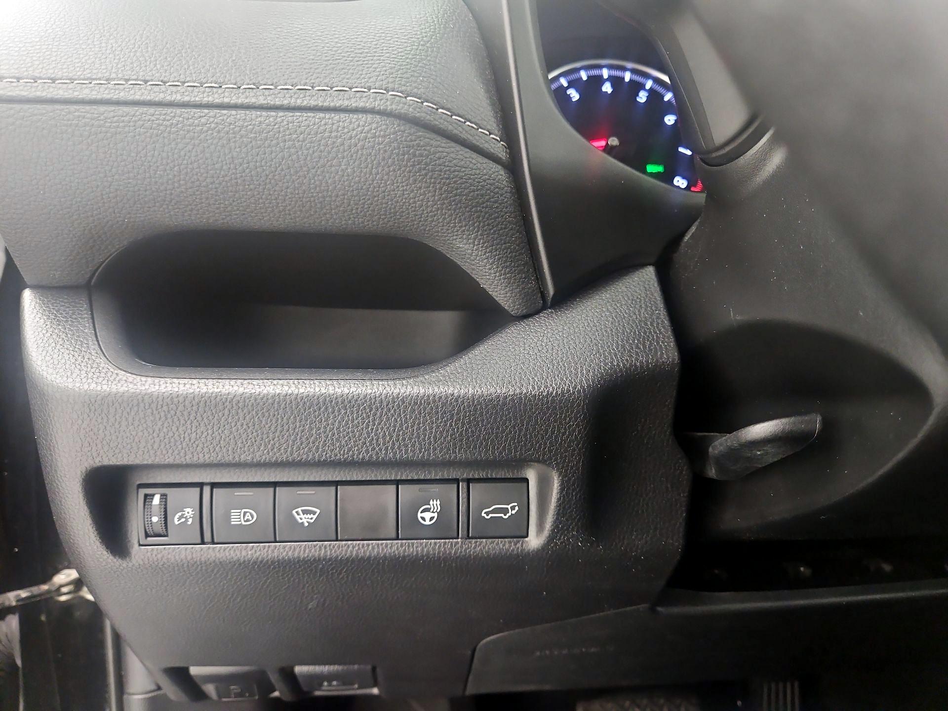 Thumbnail: 2021 Toyota RAV4 - 13