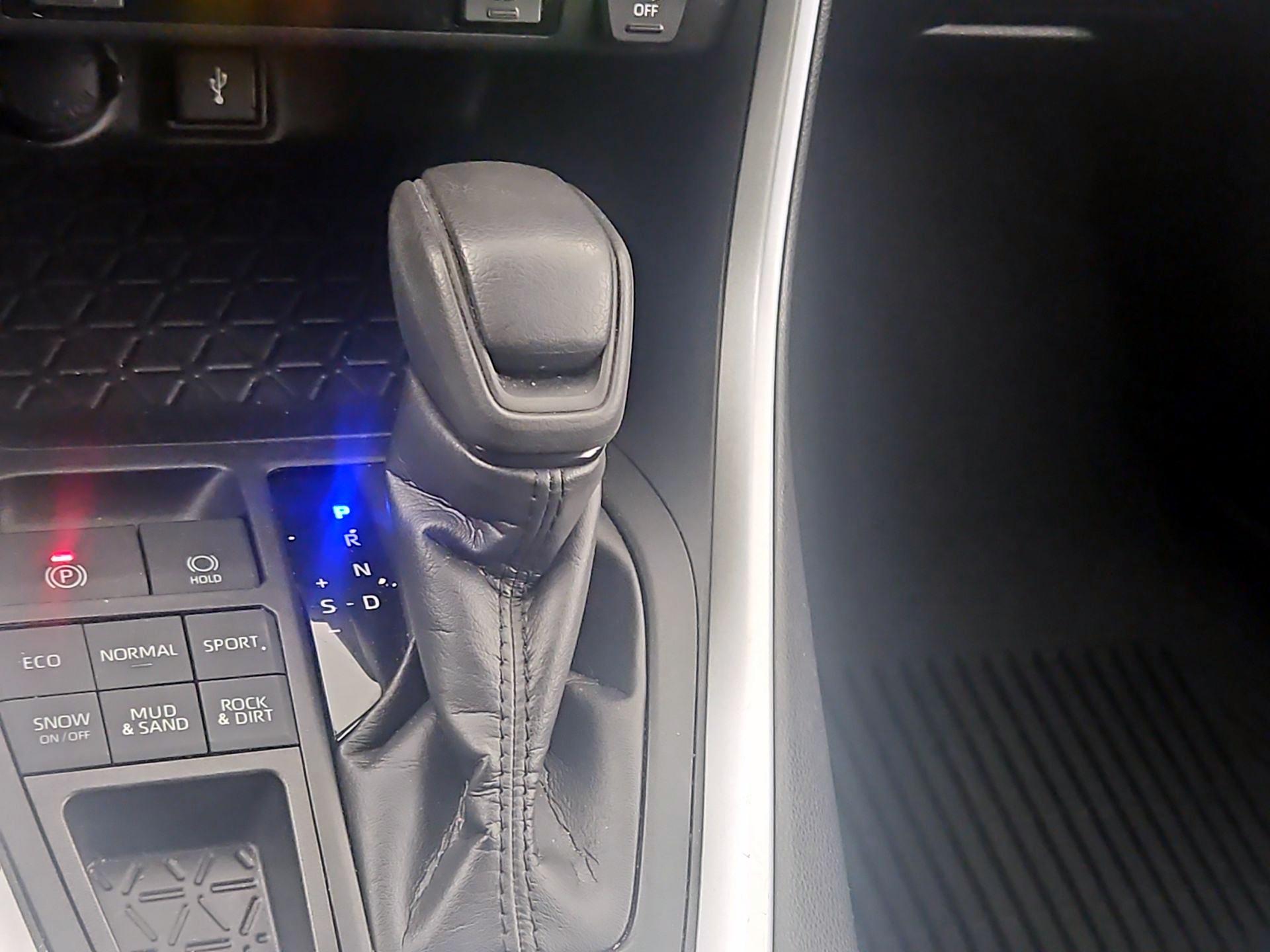 Thumbnail: 2021 Toyota RAV4 - 17