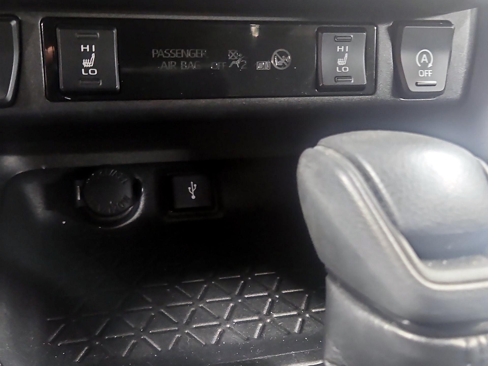 Thumbnail: 2021 Toyota RAV4 - 18