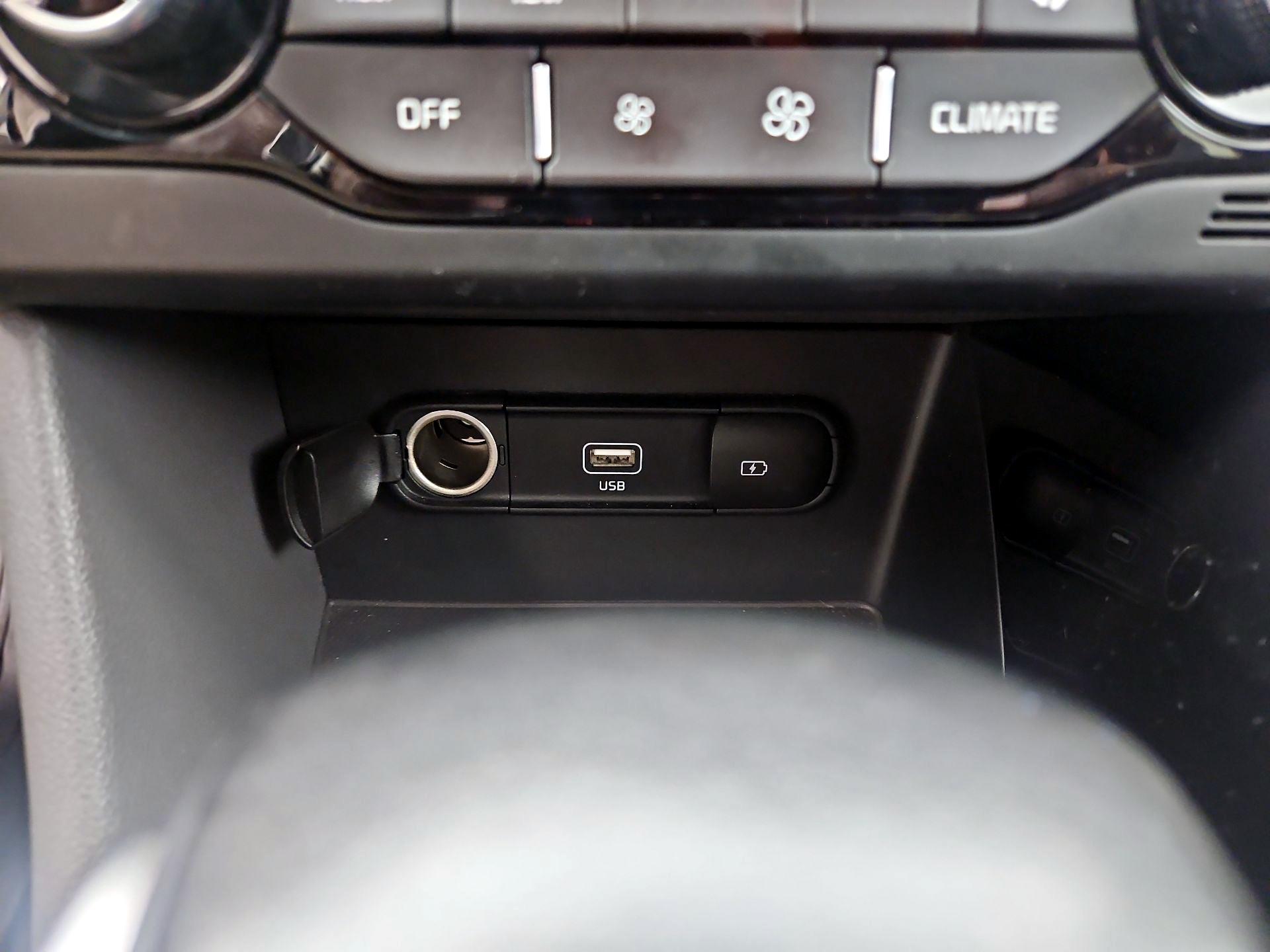 Thumbnail: 2021 Kia Niro - 18