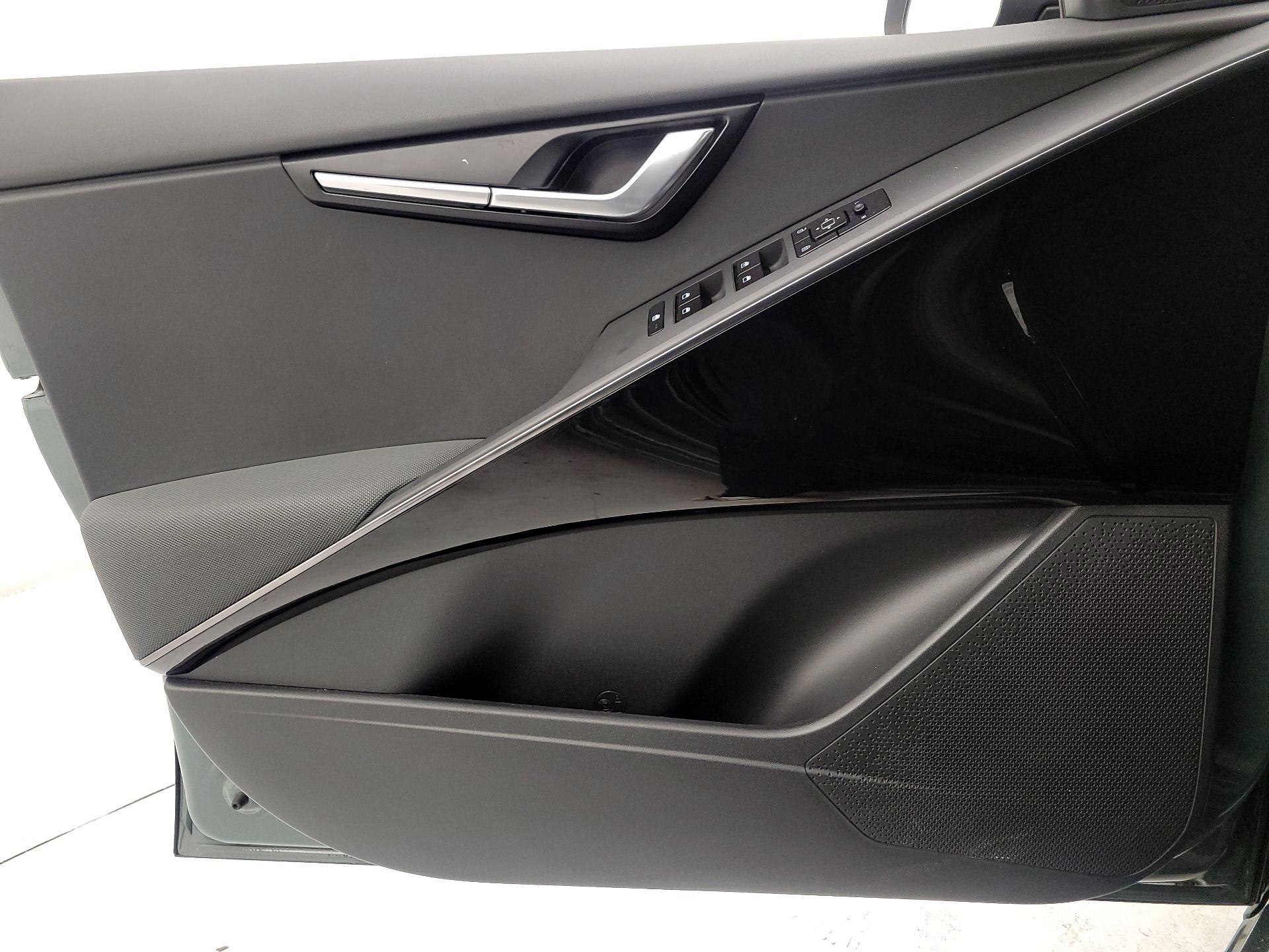 Thumbnail: 2023 Kia Niro - 12