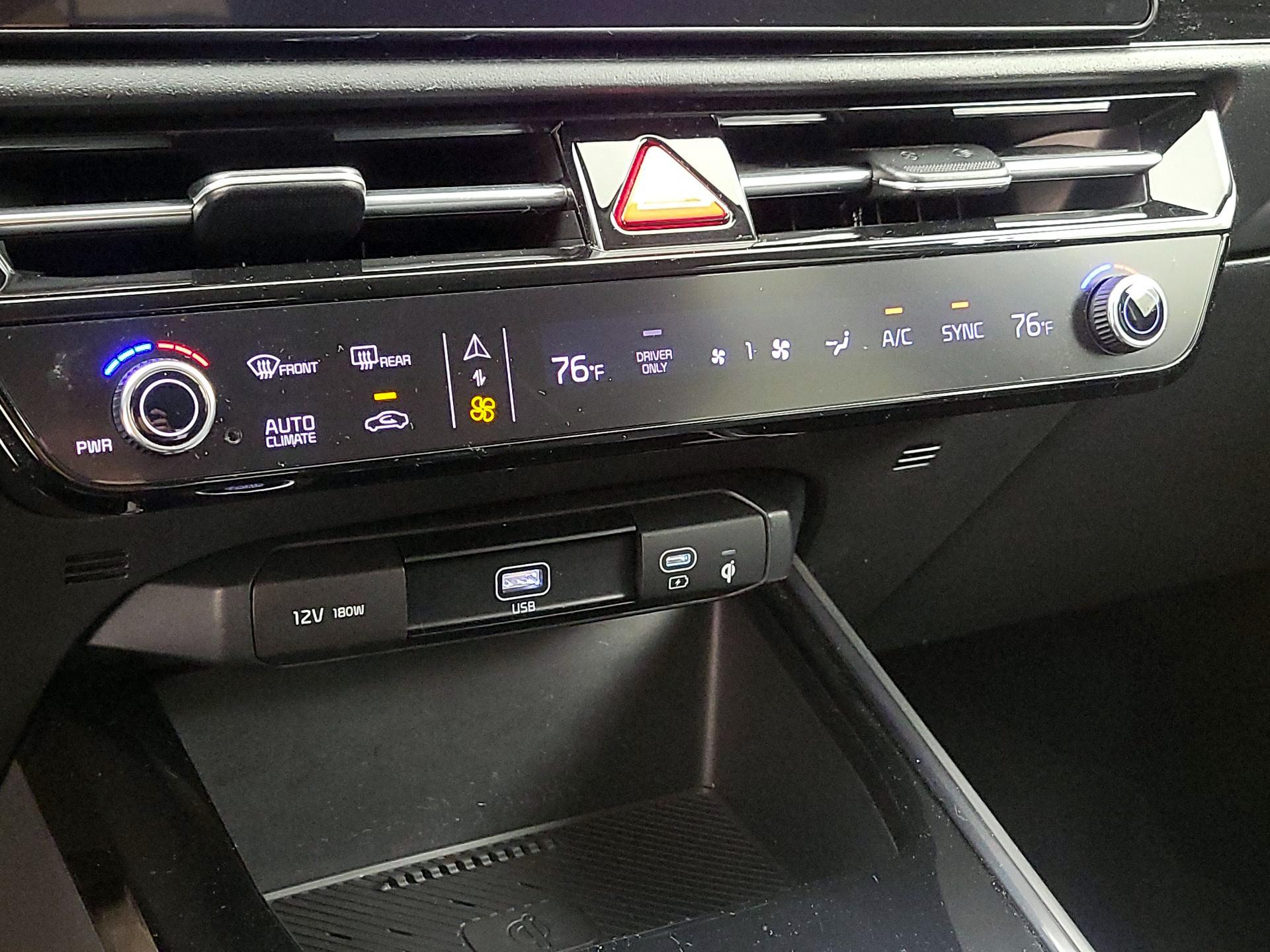 Thumbnail: 2023 Kia Niro - 16