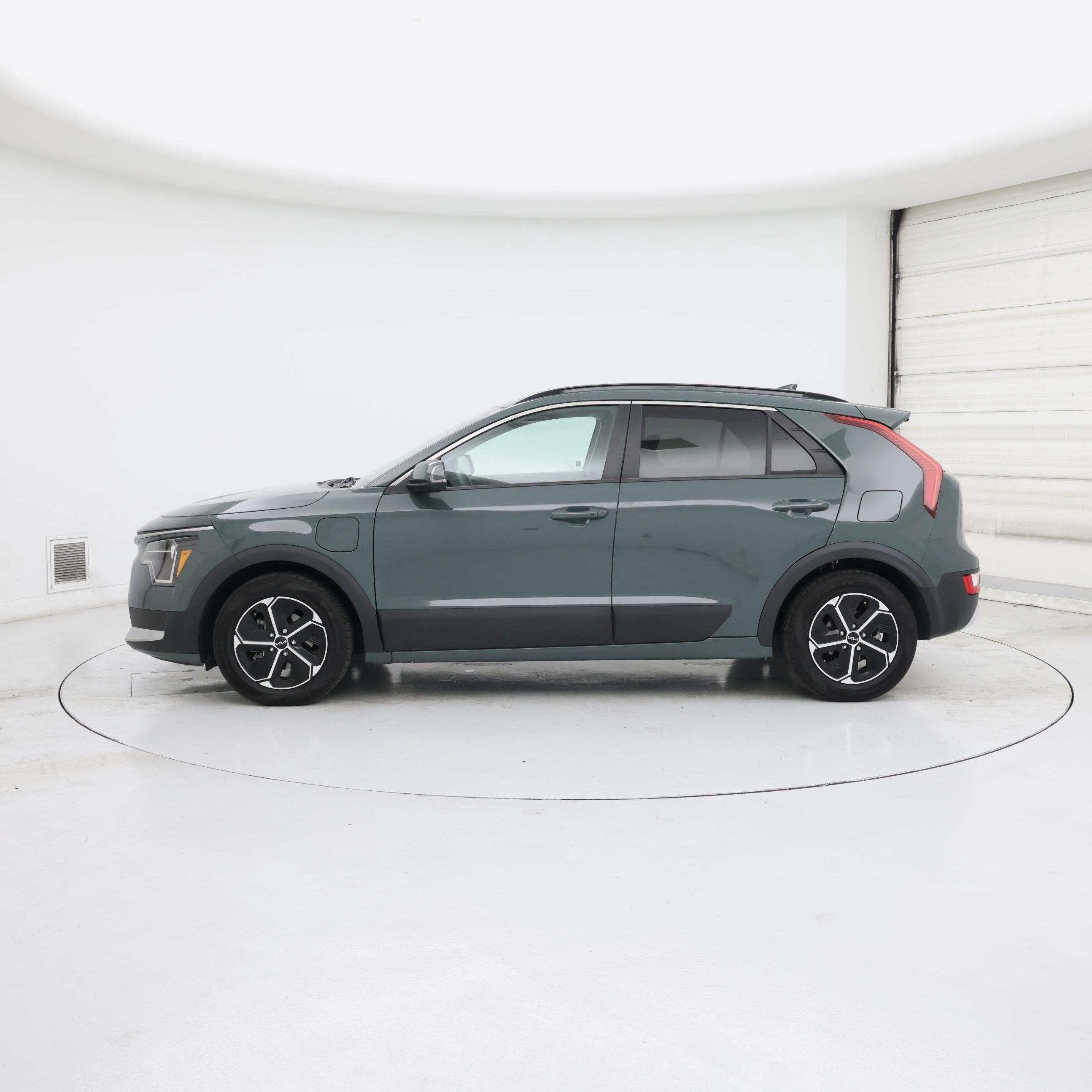 Thumbnail: 2023 Kia Niro - 3