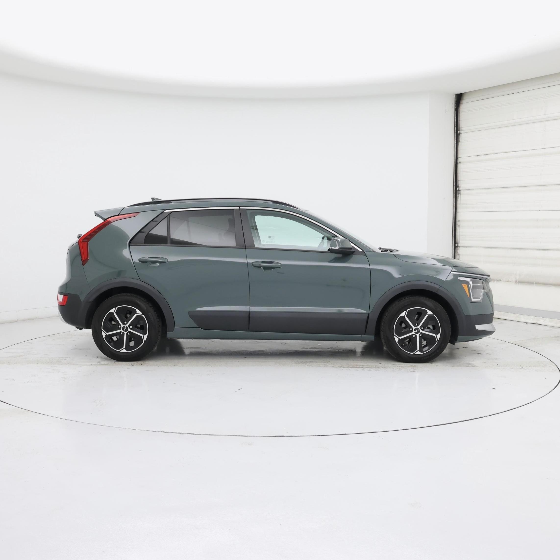 Thumbnail: 2023 Kia Niro - 7