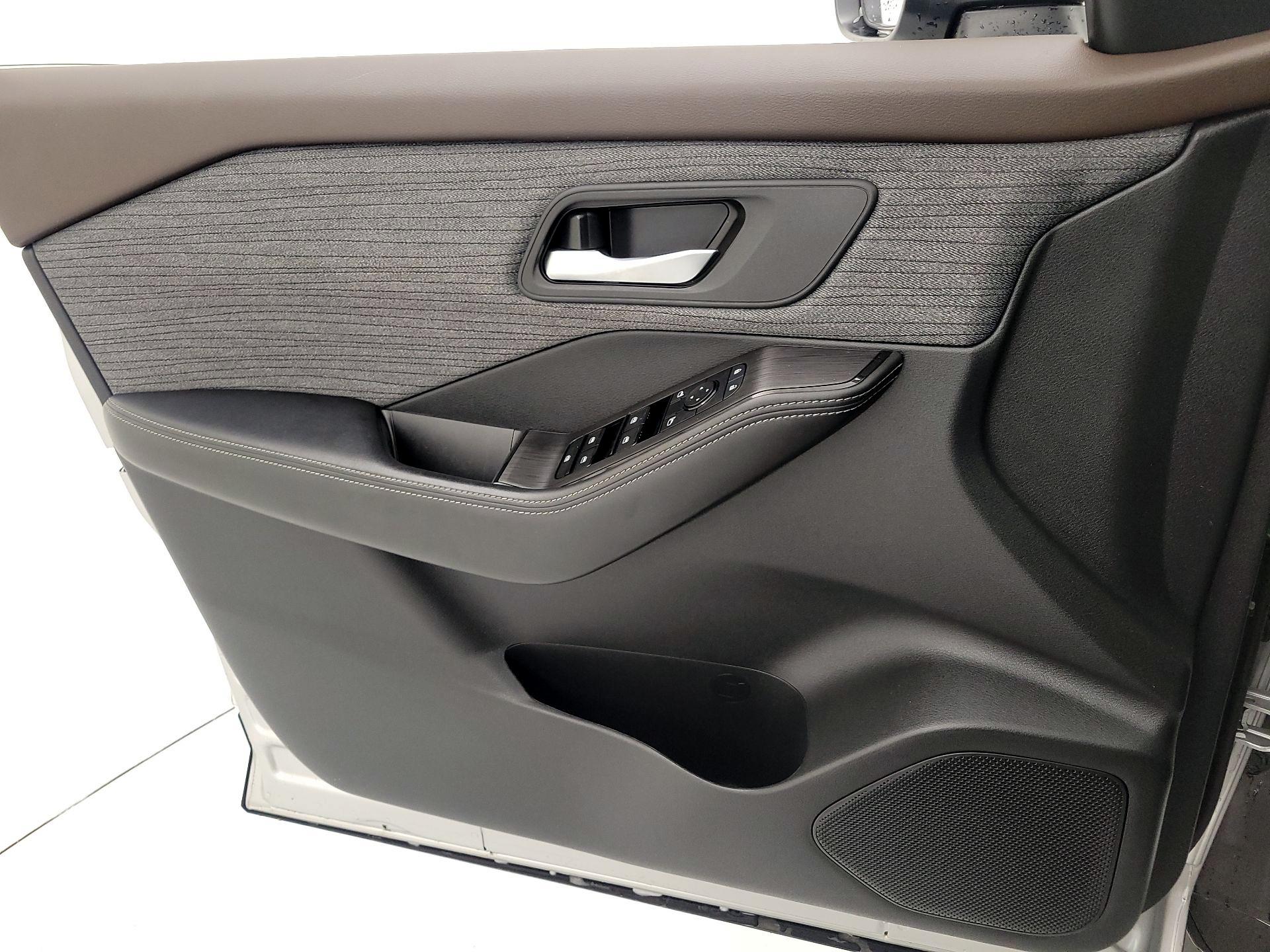 Thumbnail: 2023 Nissan Rogue - 12