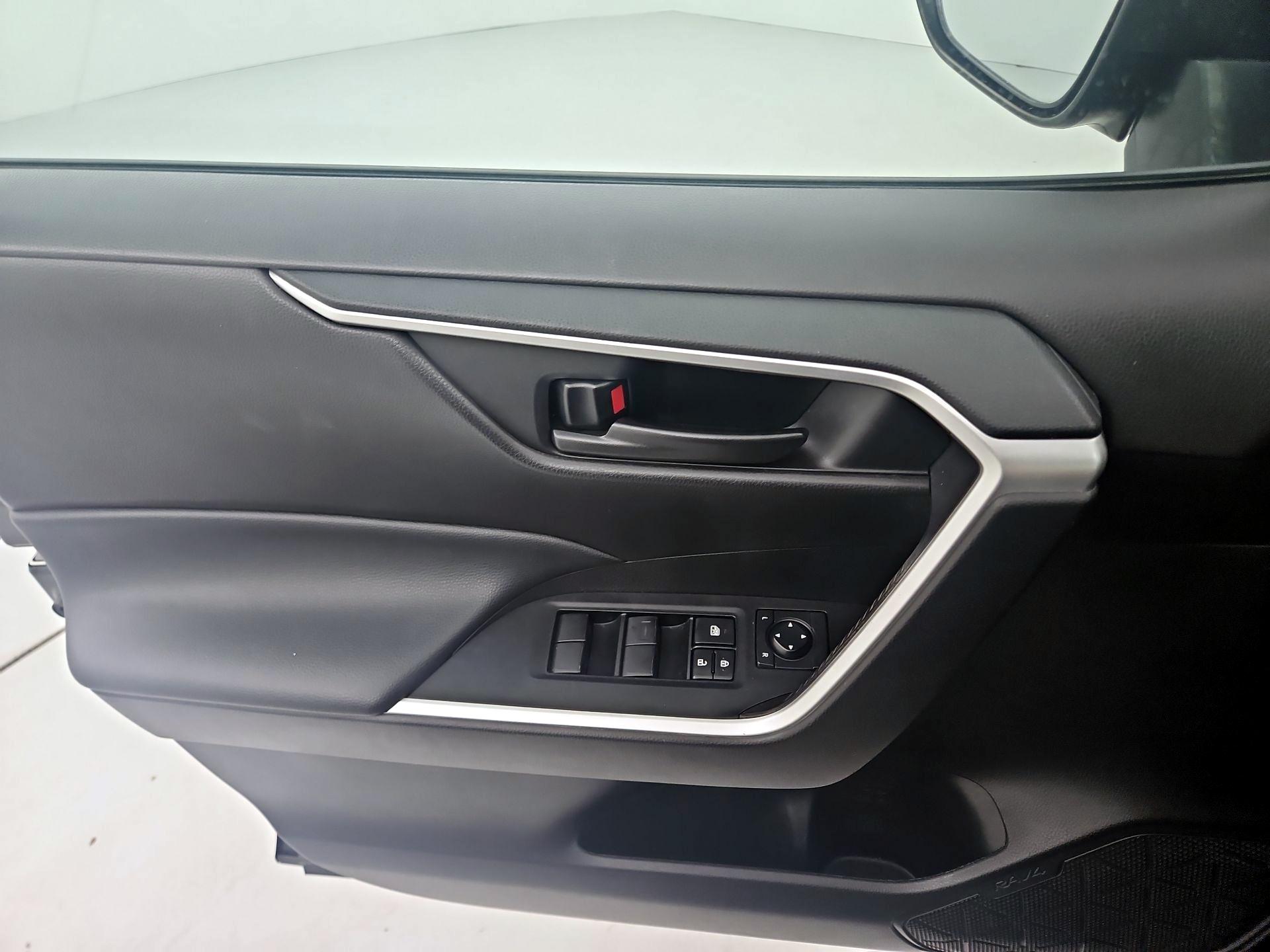 Thumbnail: 2021 Toyota RAV4 - 12