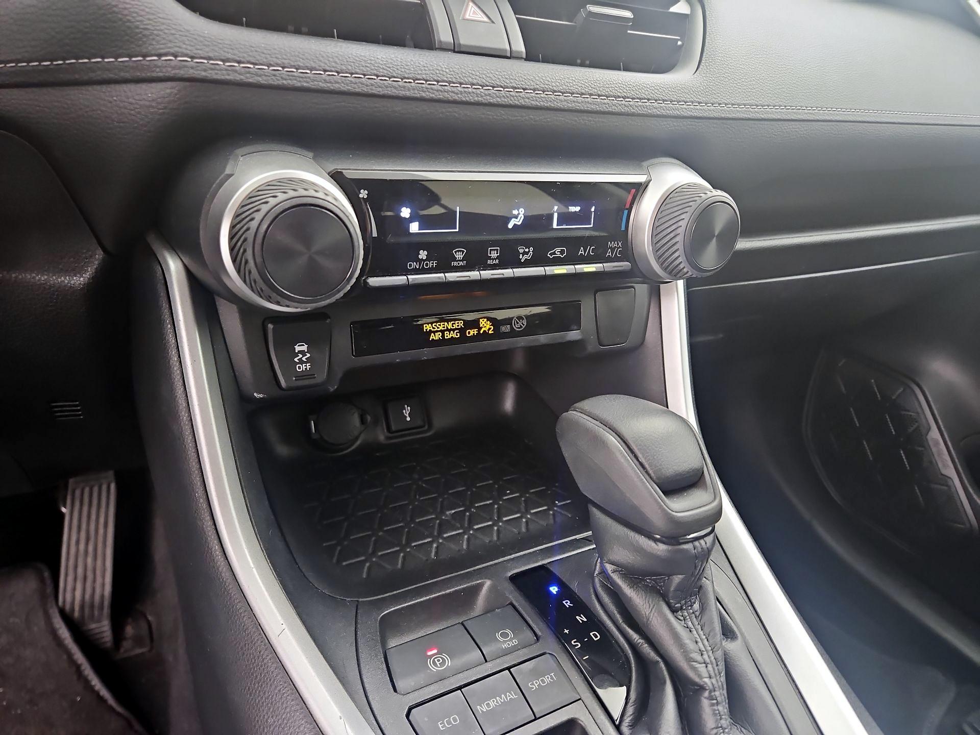 Thumbnail: 2021 Toyota RAV4 - 16