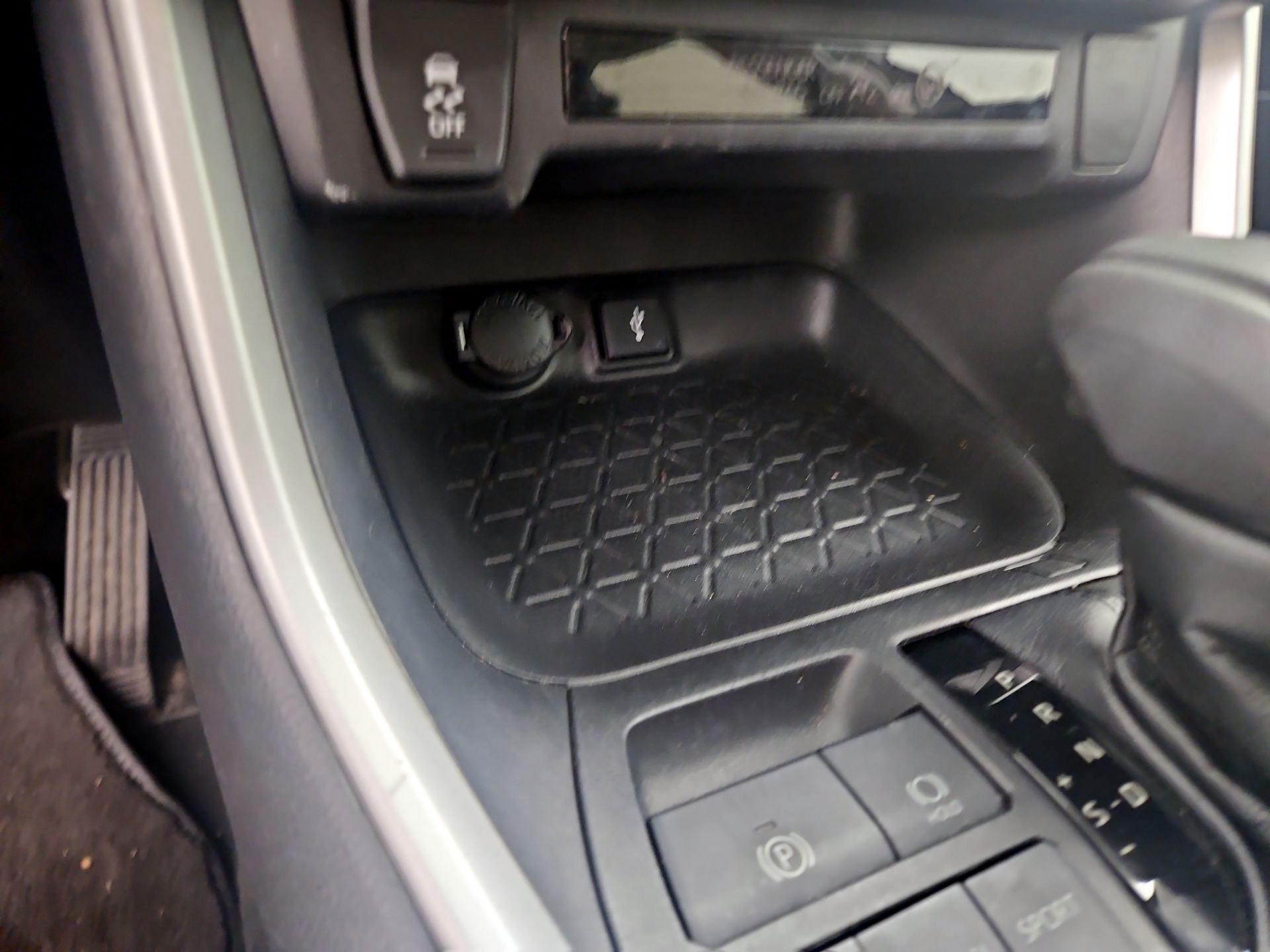 Thumbnail: 2021 Toyota RAV4 - 18