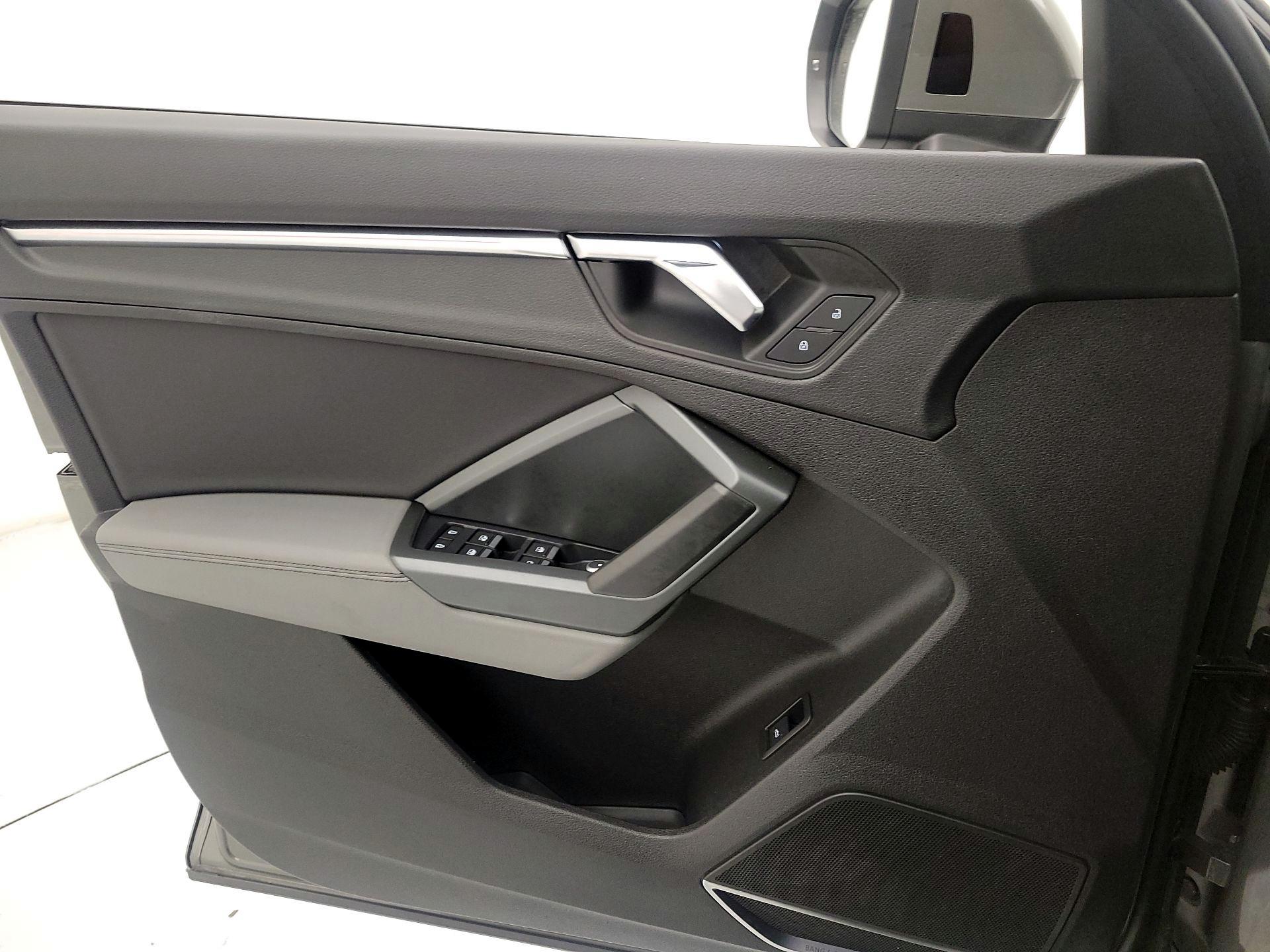 Thumbnail: 2020 Audi Q3 - 12