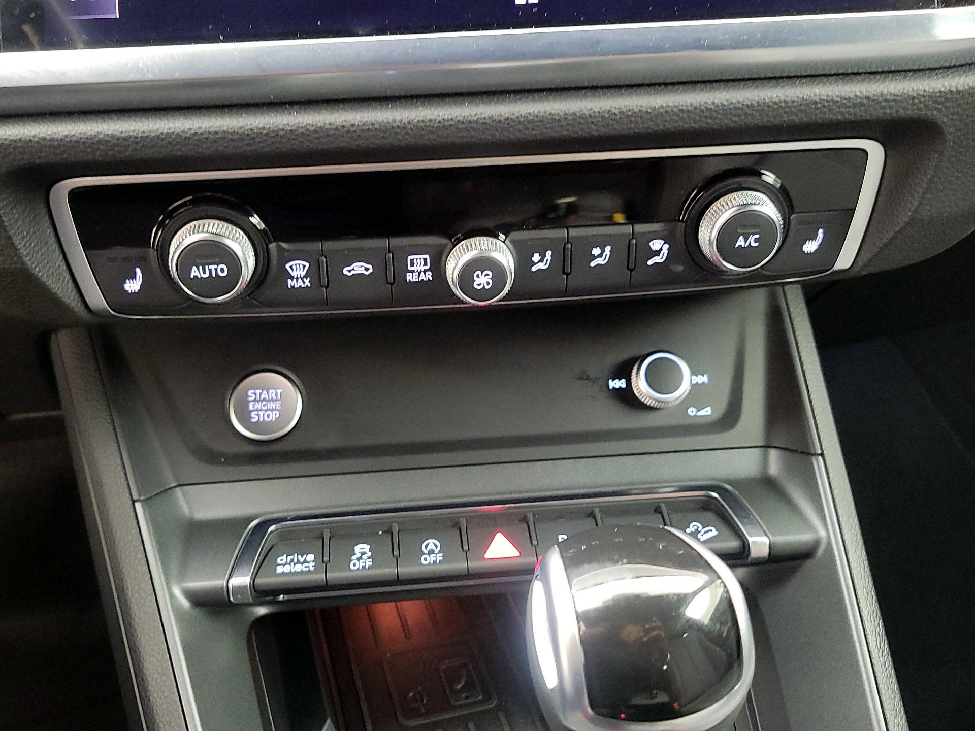 Thumbnail: 2020 Audi Q3 - 16