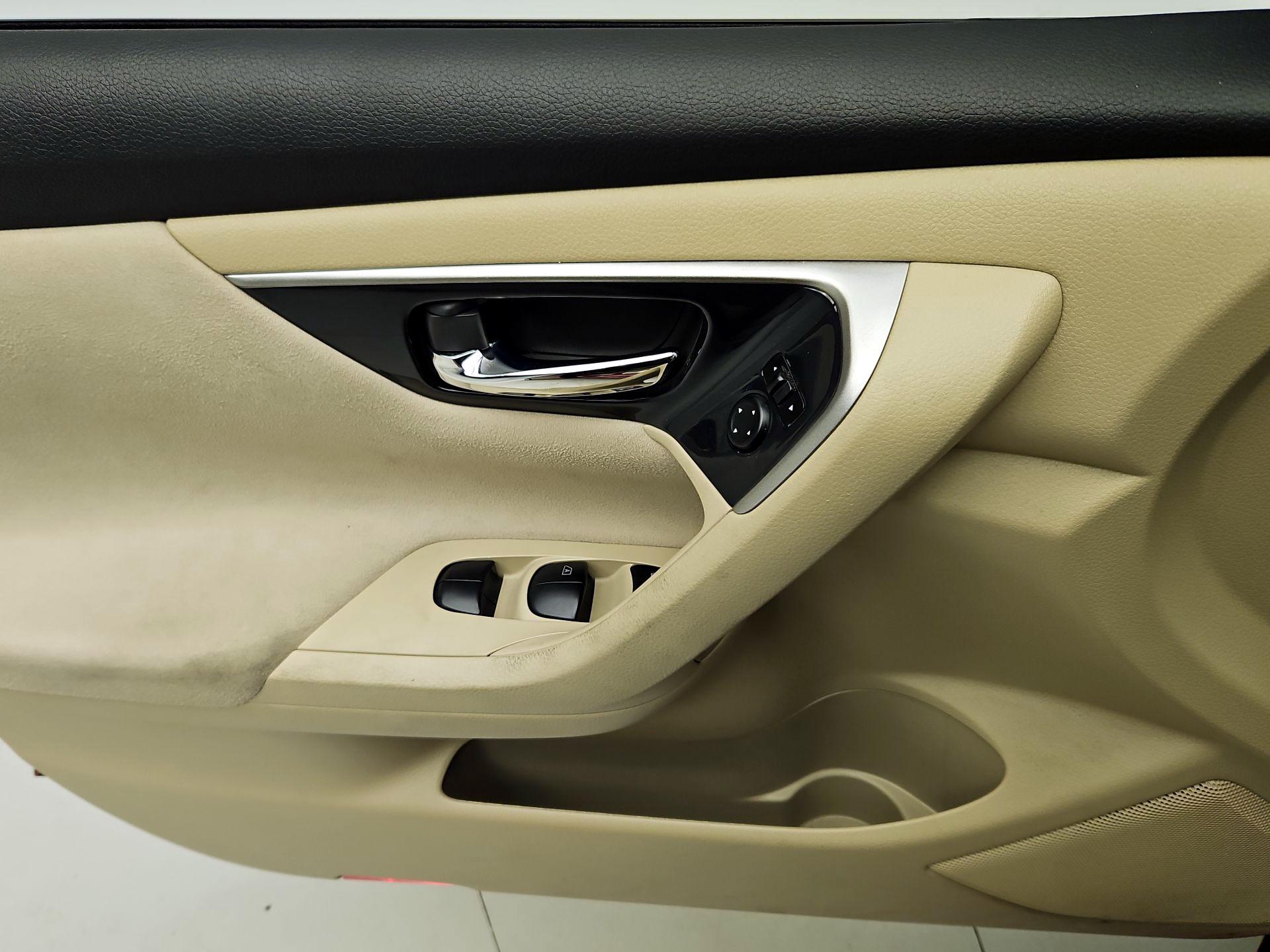 Thumbnail: 2014 Nissan Altima - 12