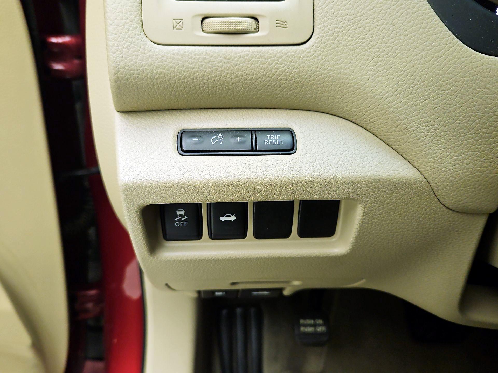 Thumbnail: 2014 Nissan Altima - 13