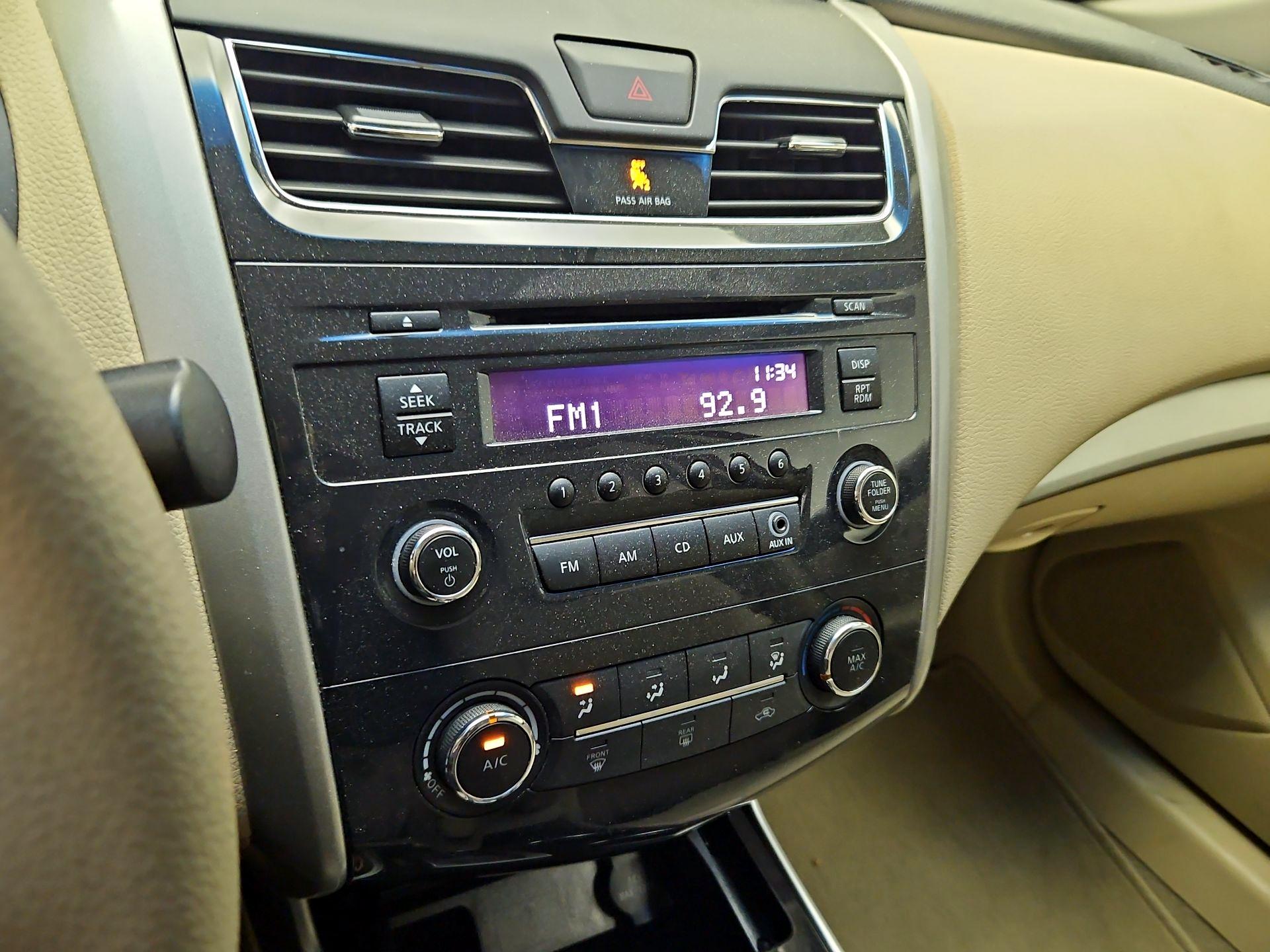 Thumbnail: 2014 Nissan Altima - 14