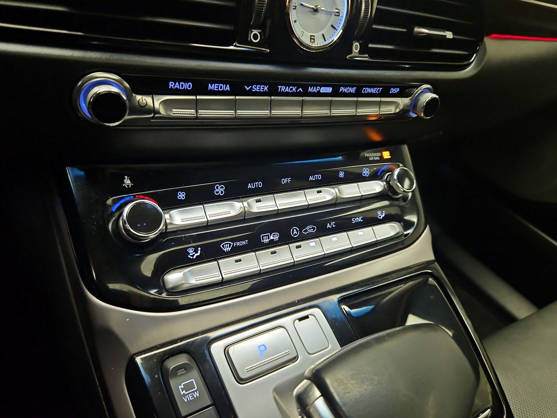 Thumbnail: 2019 Genesis G90 - 17