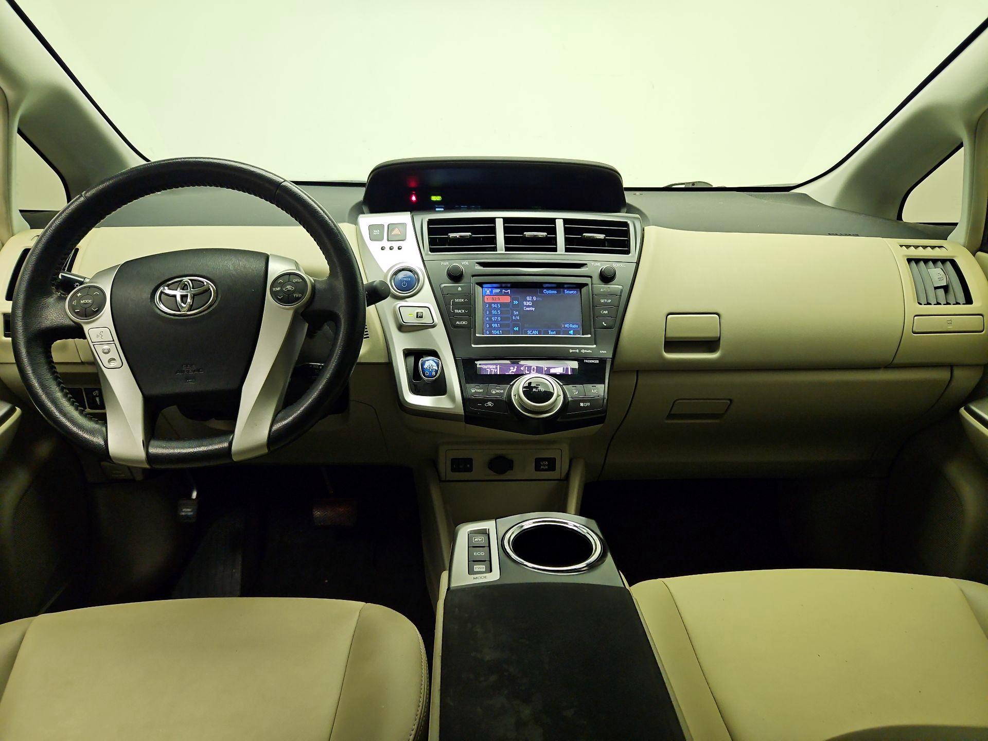 Thumbnail: 2014 Toyota Prius v - 9