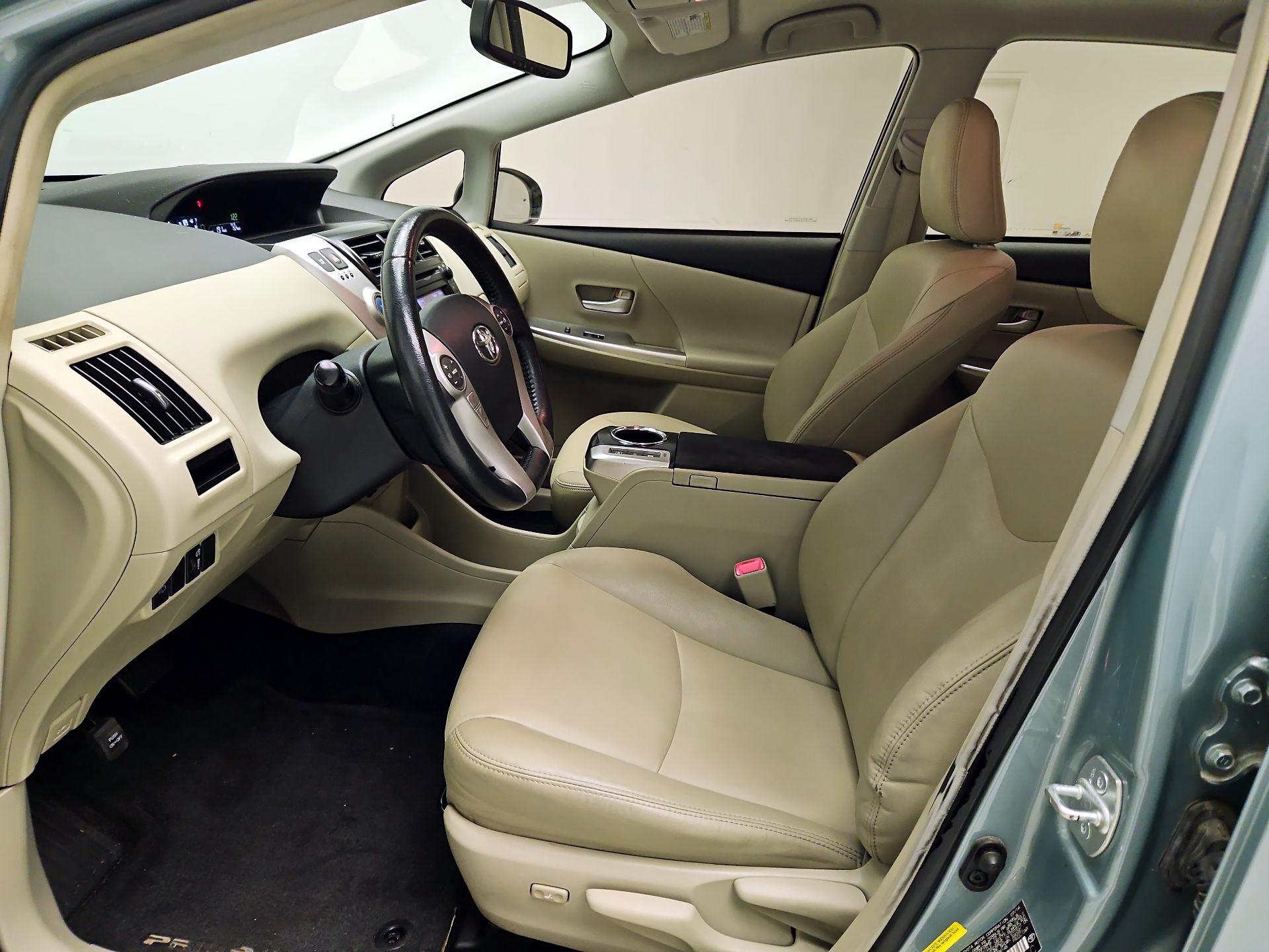 Thumbnail: 2014 Toyota Prius v - 11