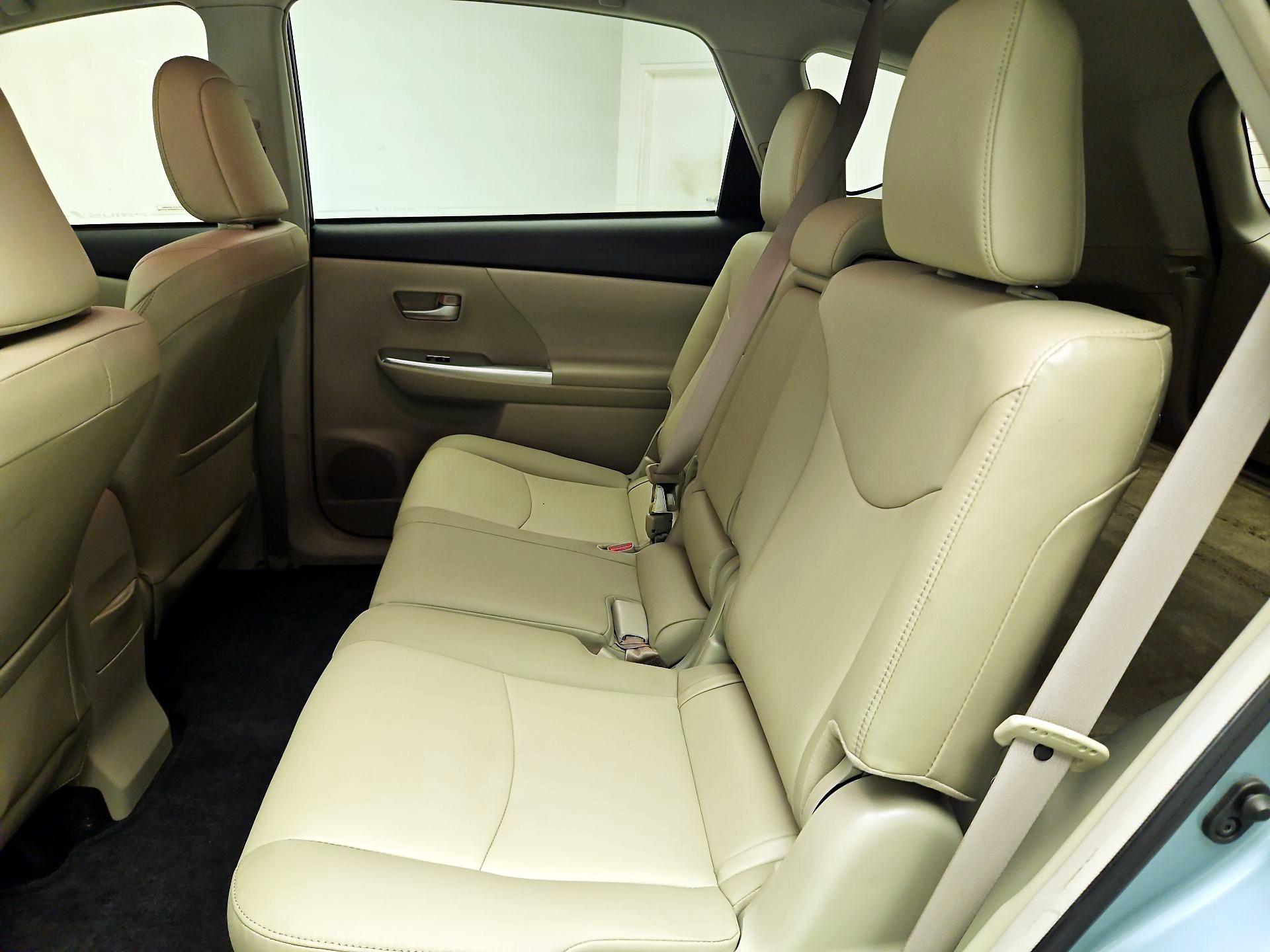 Thumbnail: 2014 Toyota Prius v - 19