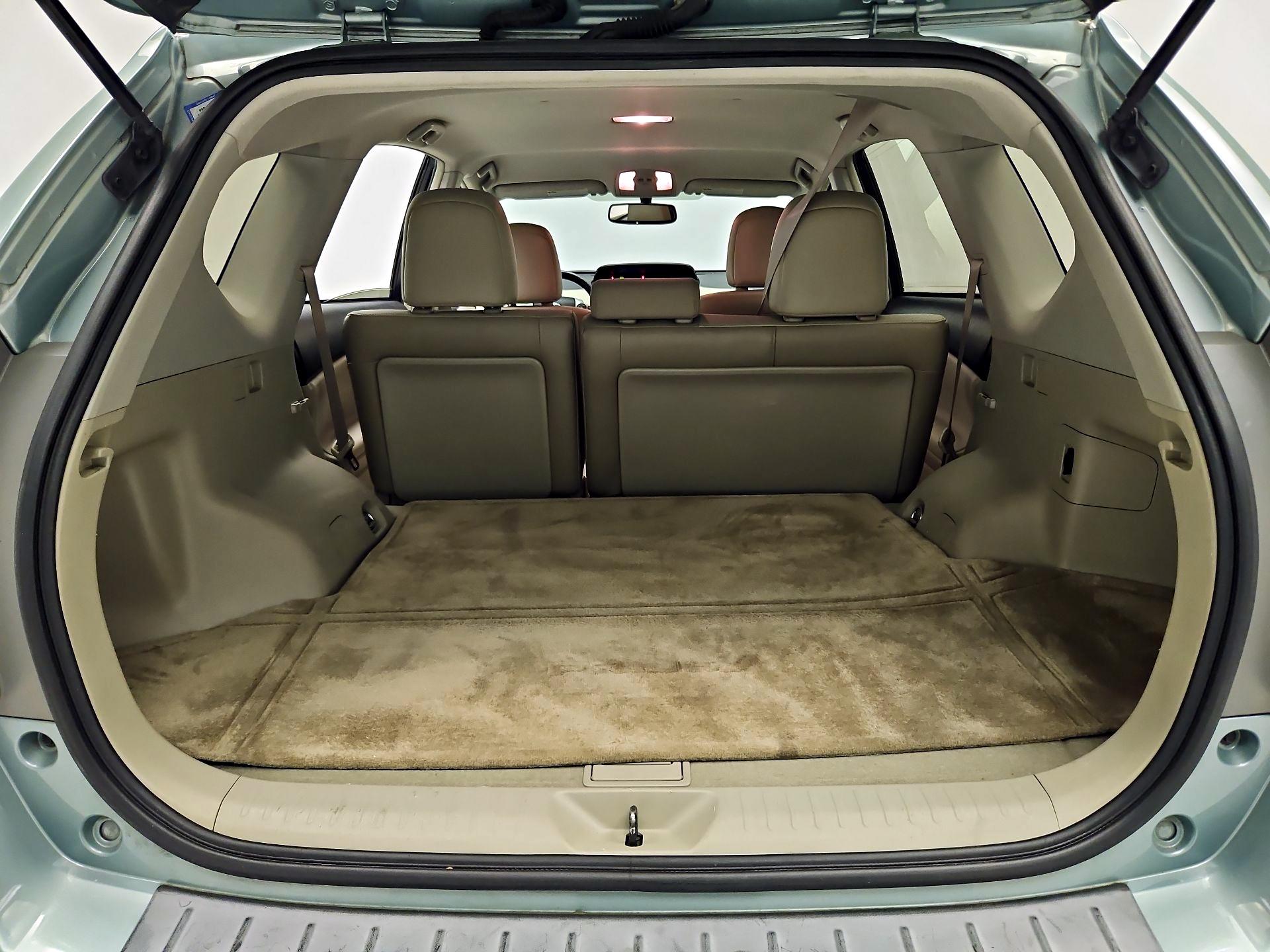 Thumbnail: 2014 Toyota Prius v - 20