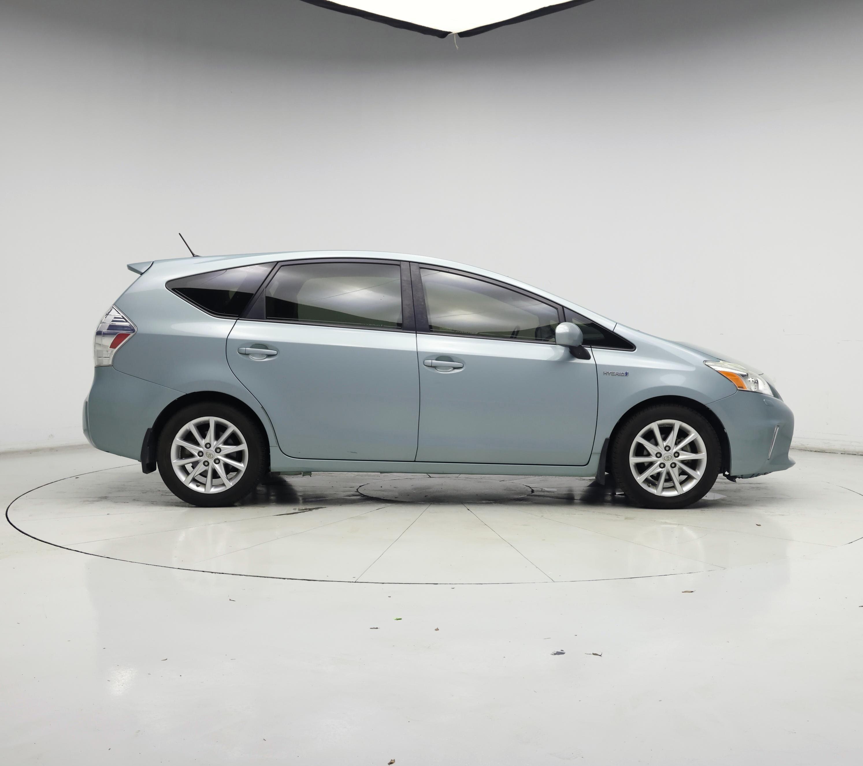 Thumbnail: 2014 Toyota Prius v - 7