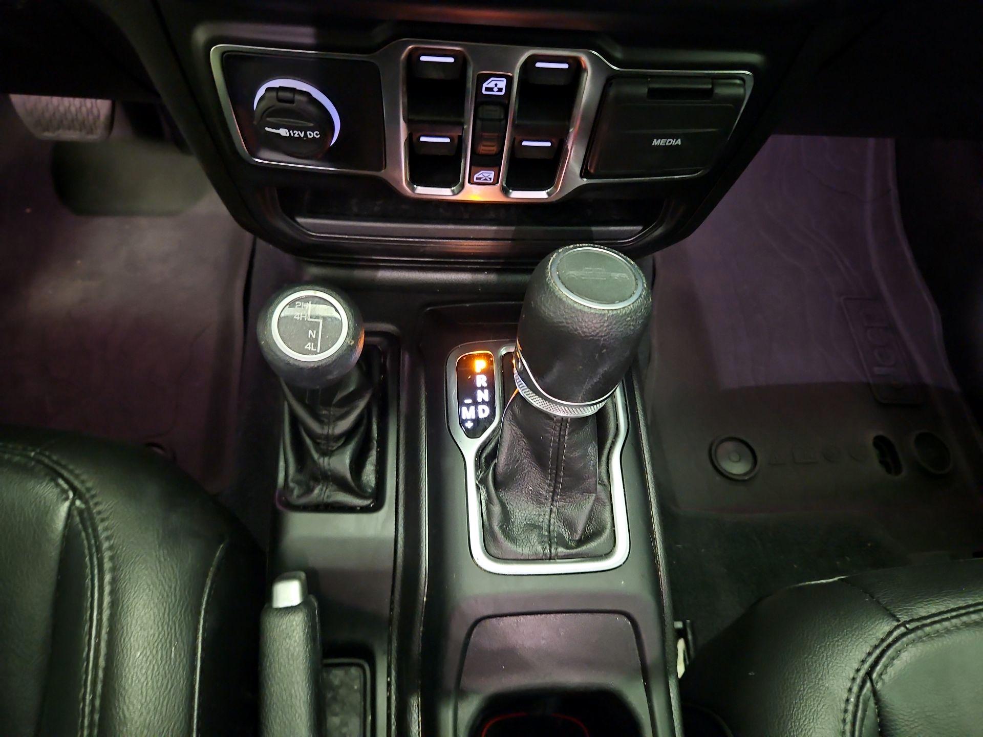 Thumbnail: 2022 Jeep Gladiator - 17