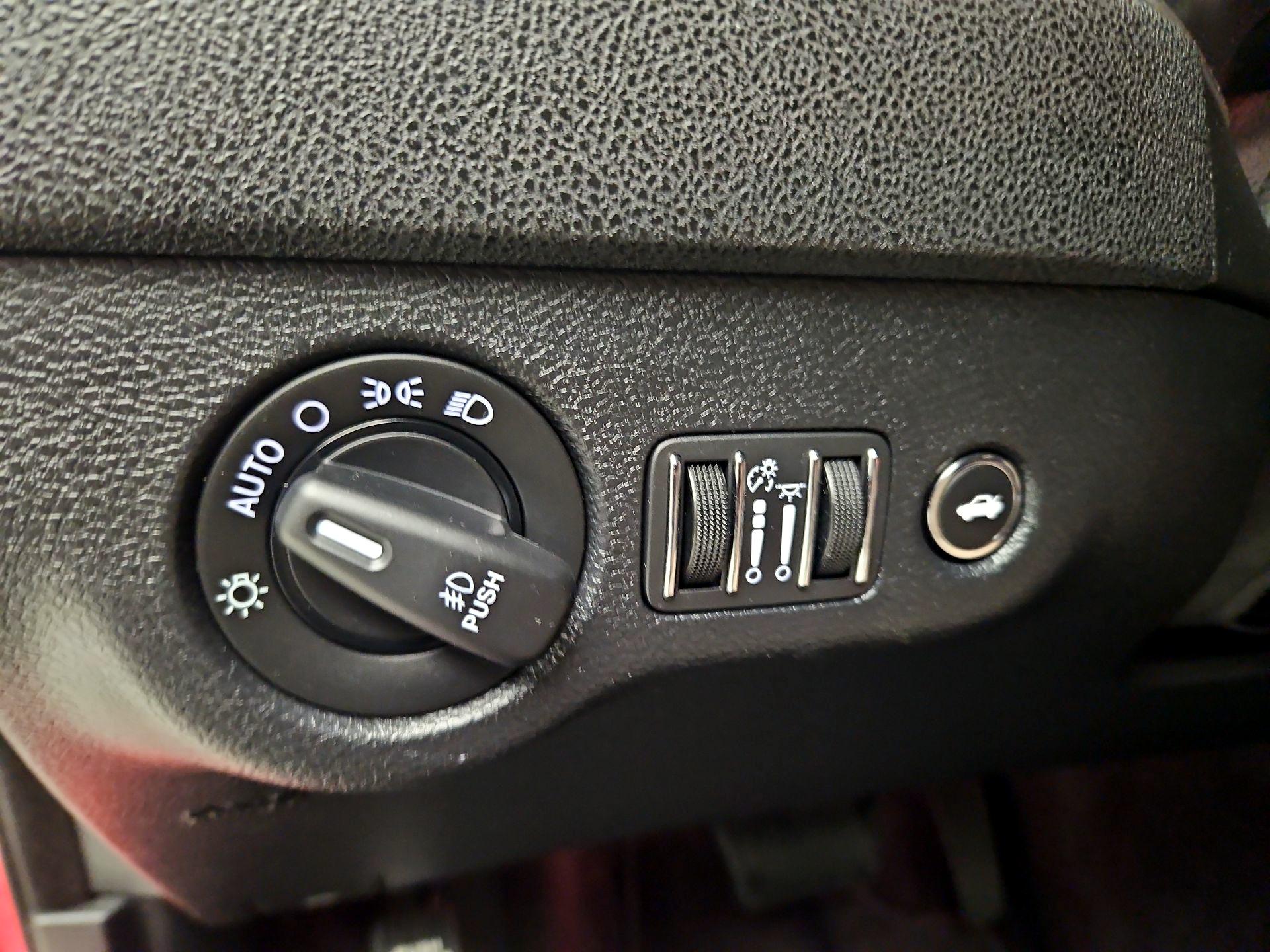 Thumbnail: 2018 Dodge Charger - 13