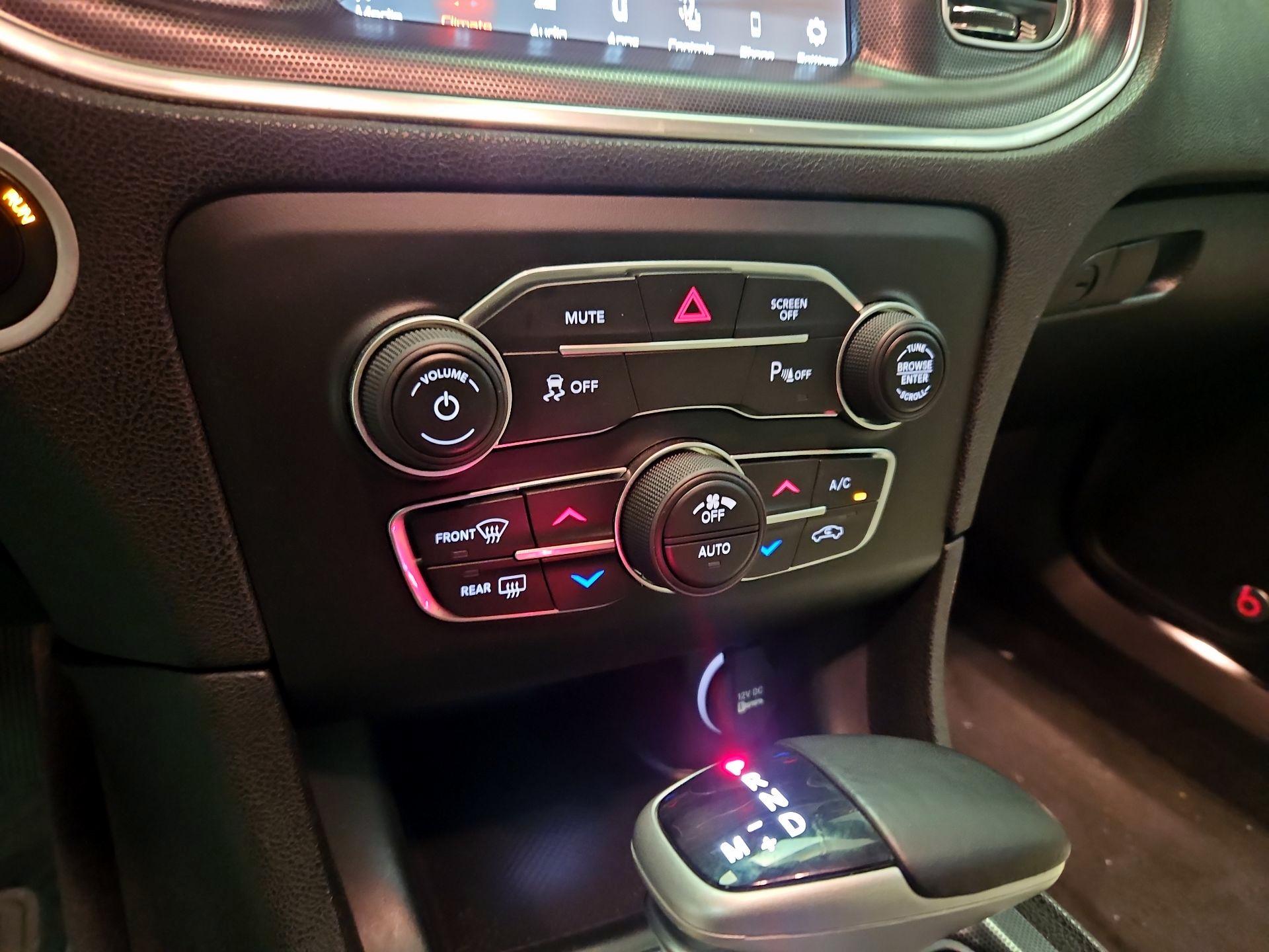 Thumbnail: 2018 Dodge Charger - 16