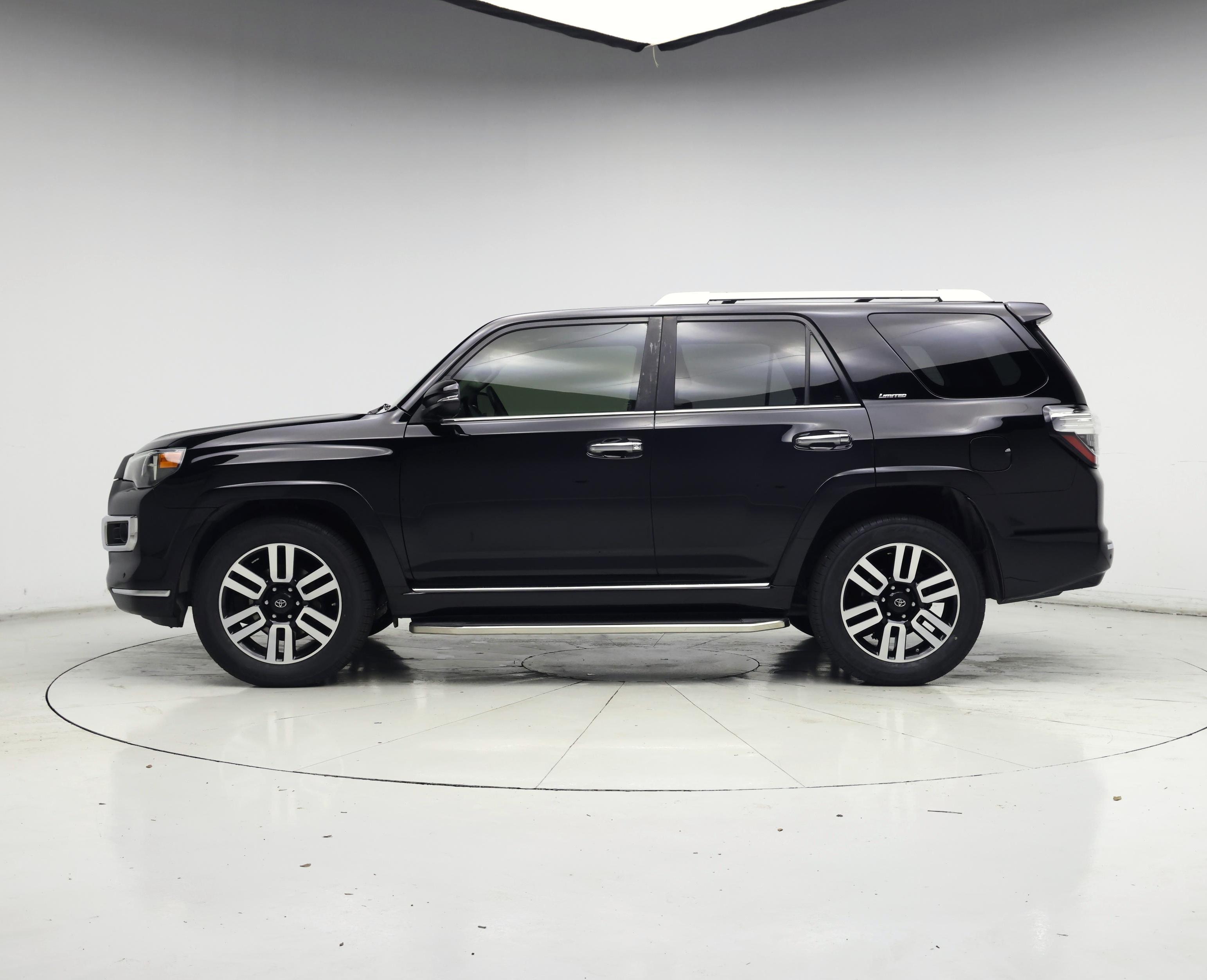 Thumbnail: 2019 Toyota 4Runner - 3