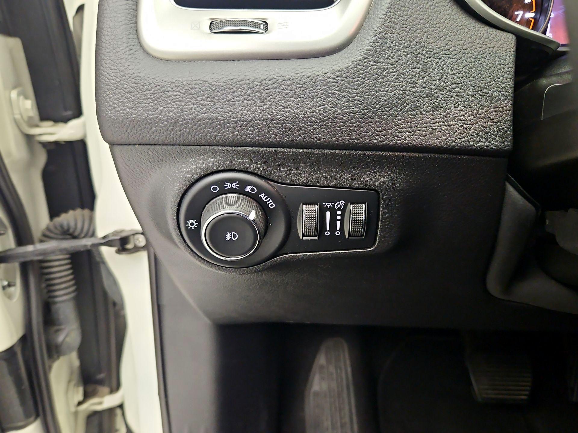 Thumbnail: 2017 Jeep Compass - 13