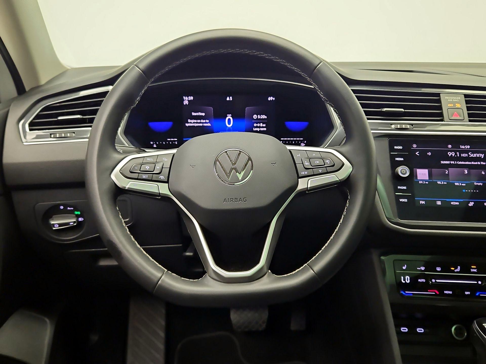 Thumbnail: 2023 Volkswagen Tiguan - 10