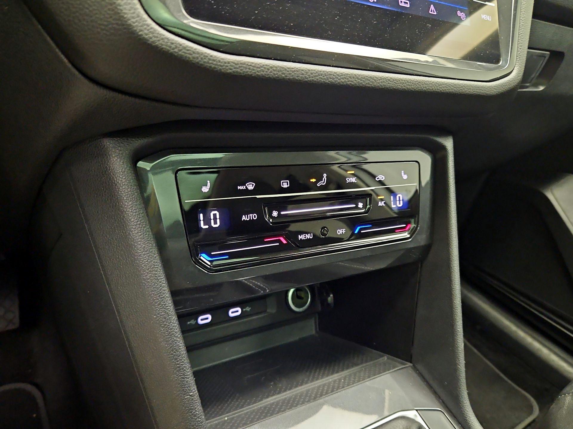 Thumbnail: 2023 Volkswagen Tiguan - 16