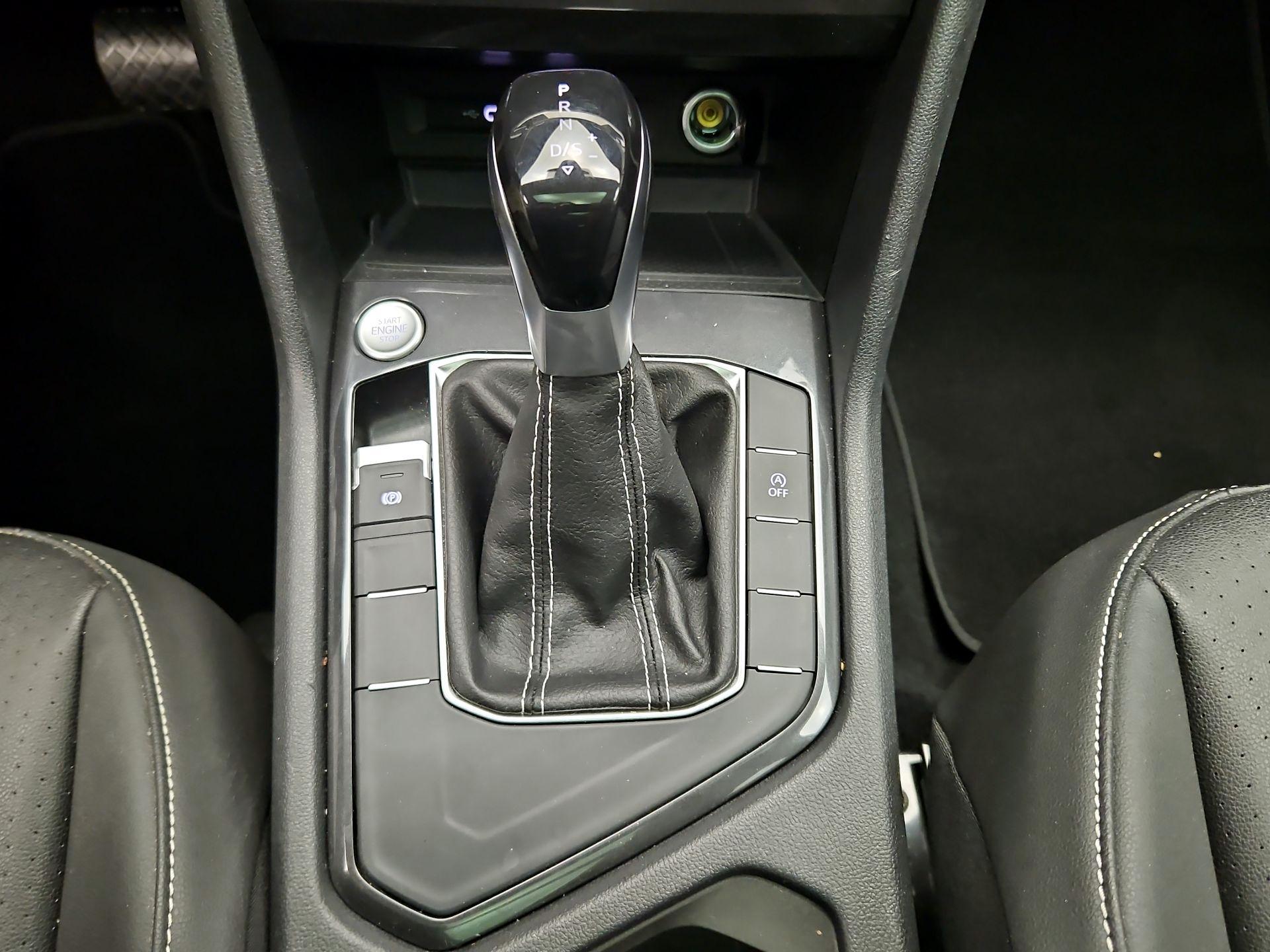 Thumbnail: 2023 Volkswagen Tiguan - 17