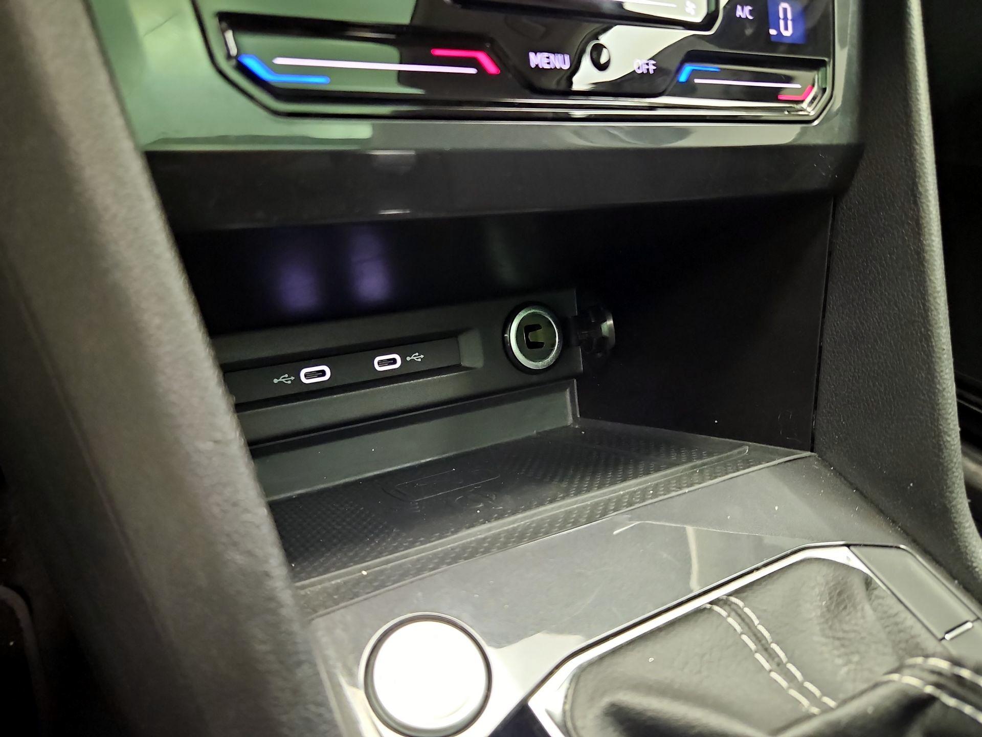 Thumbnail: 2023 Volkswagen Tiguan - 18