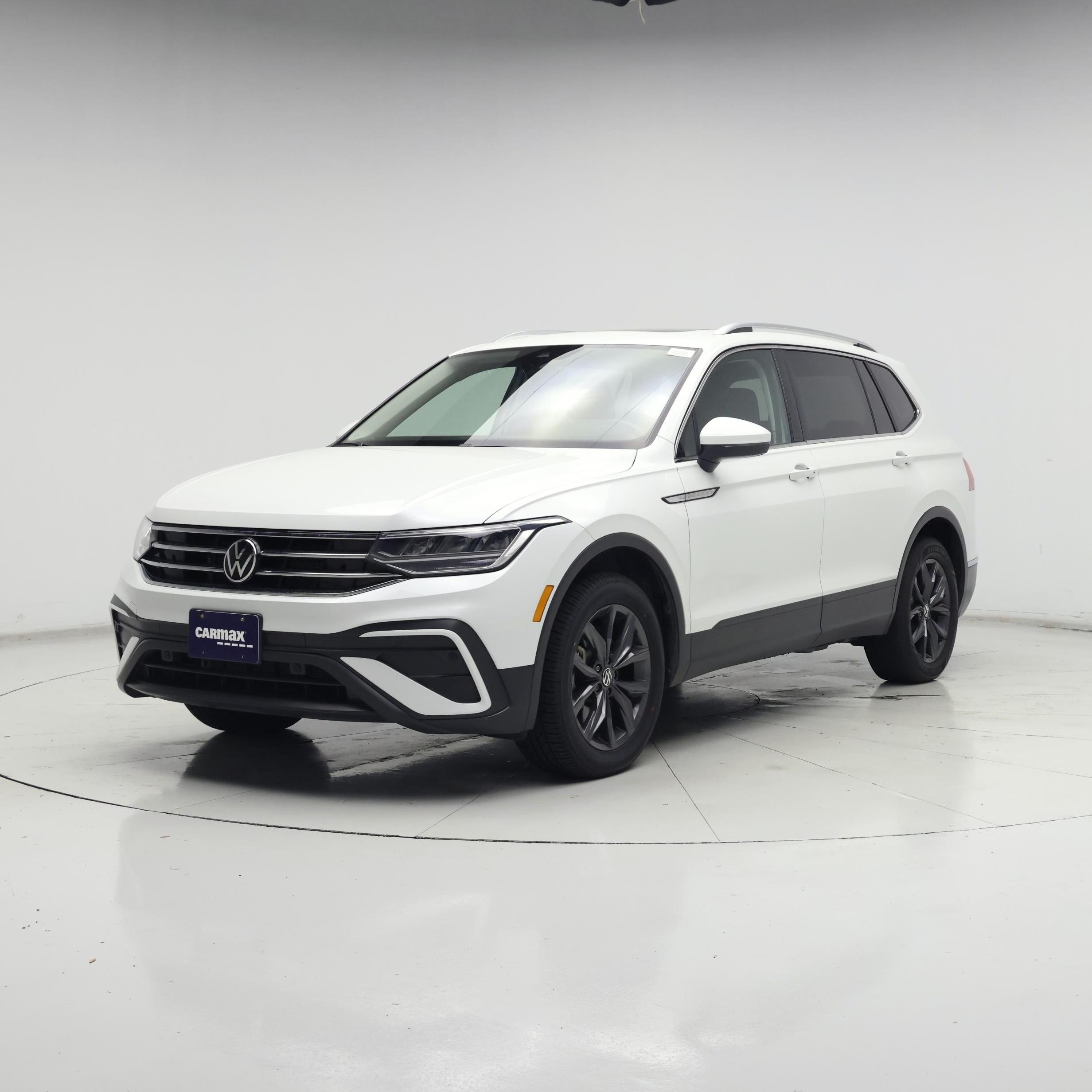 Thumbnail: 2023 Volkswagen Tiguan - 4