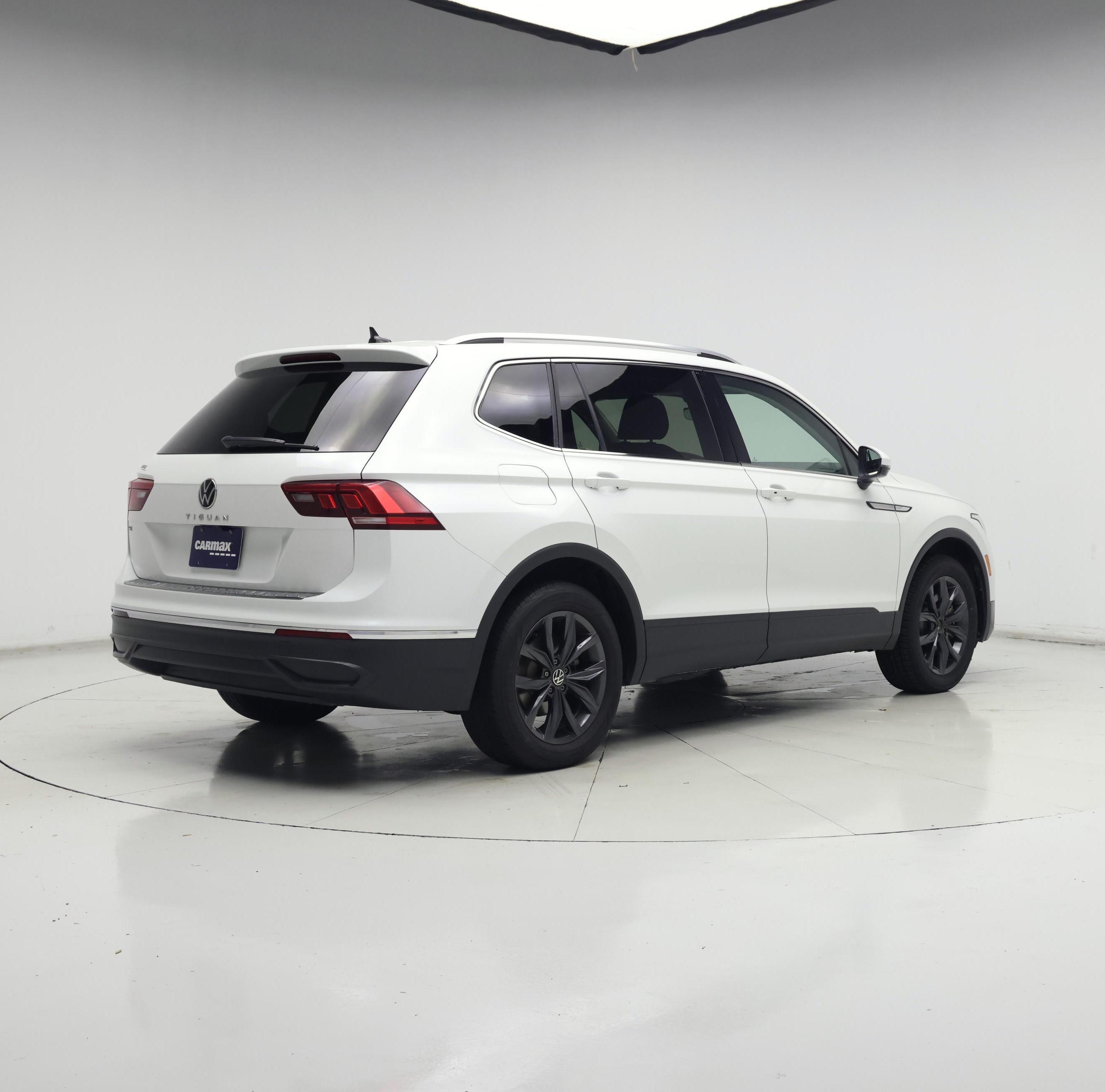 Thumbnail: 2023 Volkswagen Tiguan - 8