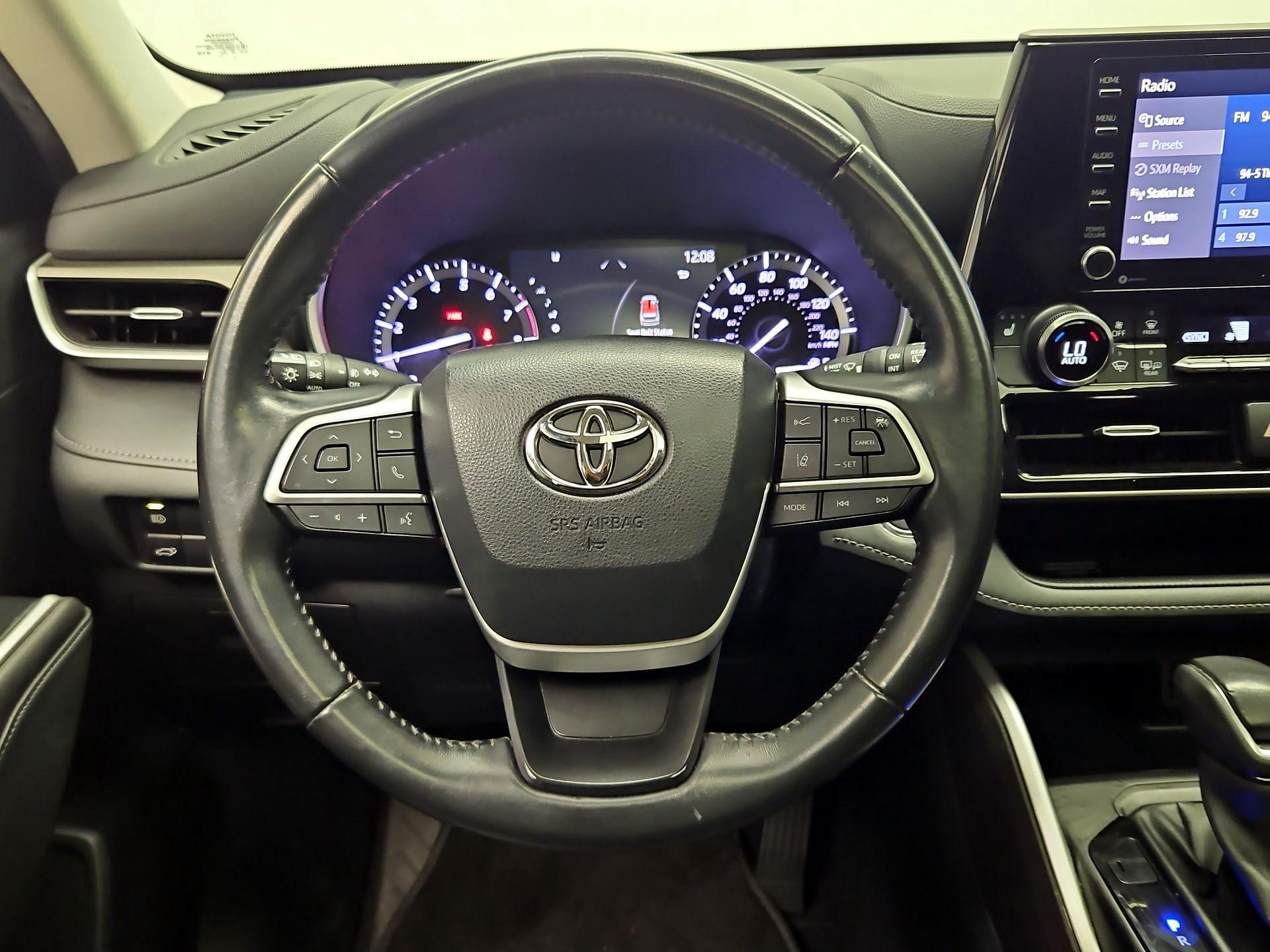 Thumbnail: 2022 Toyota Highlander - 10