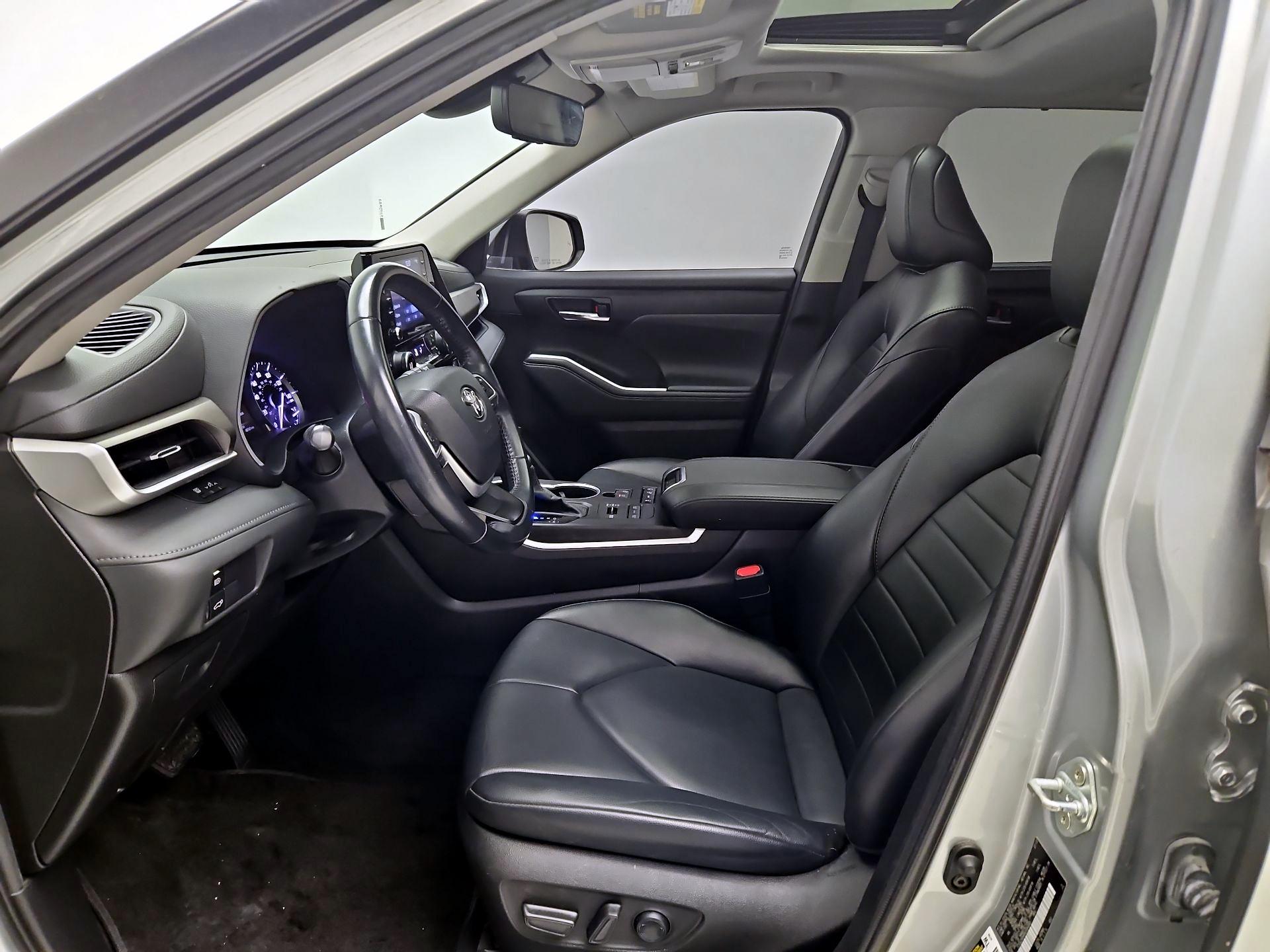 Thumbnail: 2022 Toyota Highlander - 11