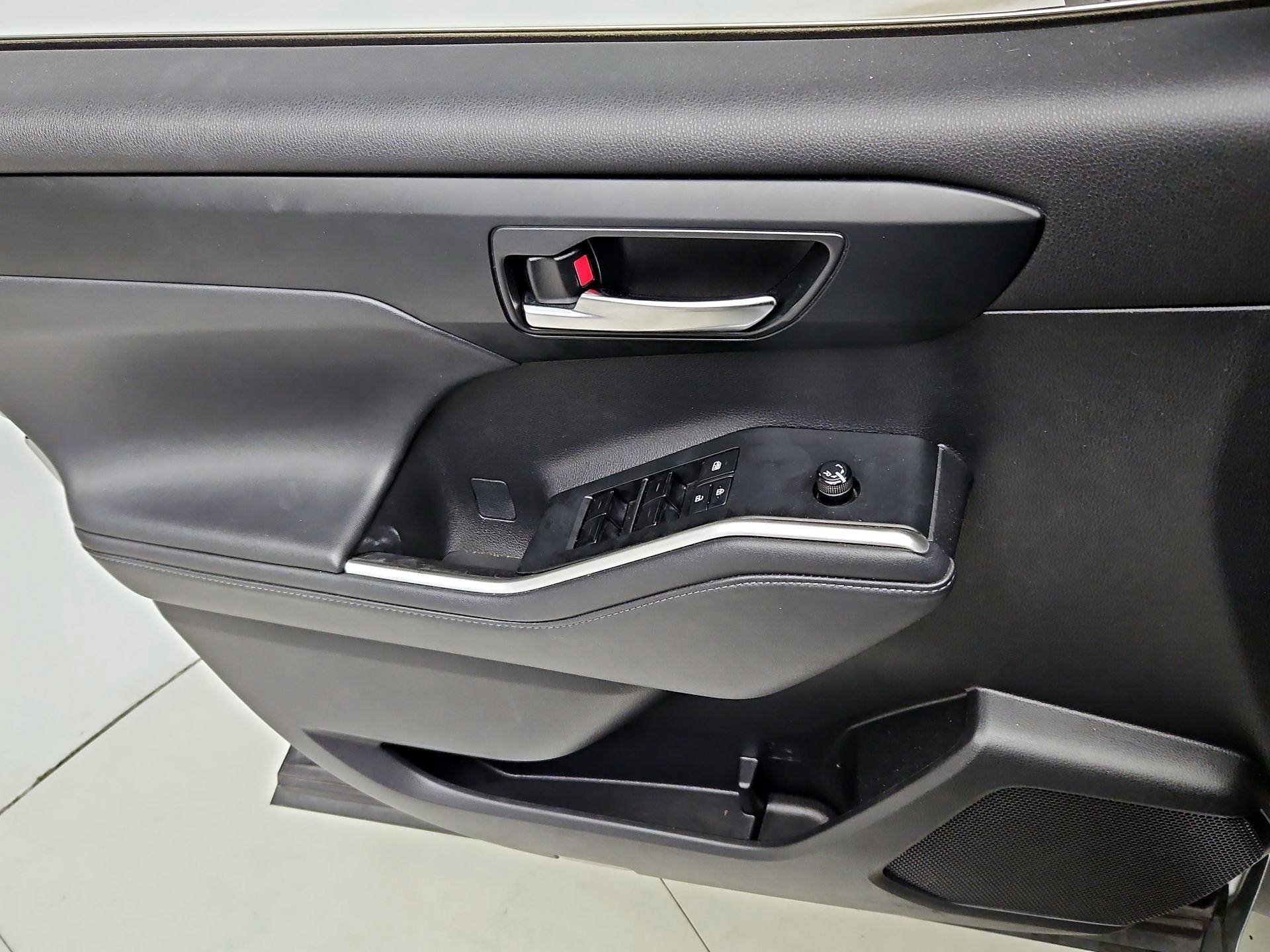 Thumbnail: 2022 Toyota Highlander - 12