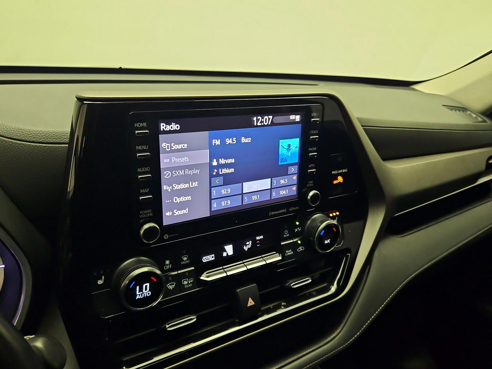 Thumbnail: 2022 Toyota Highlander - 15