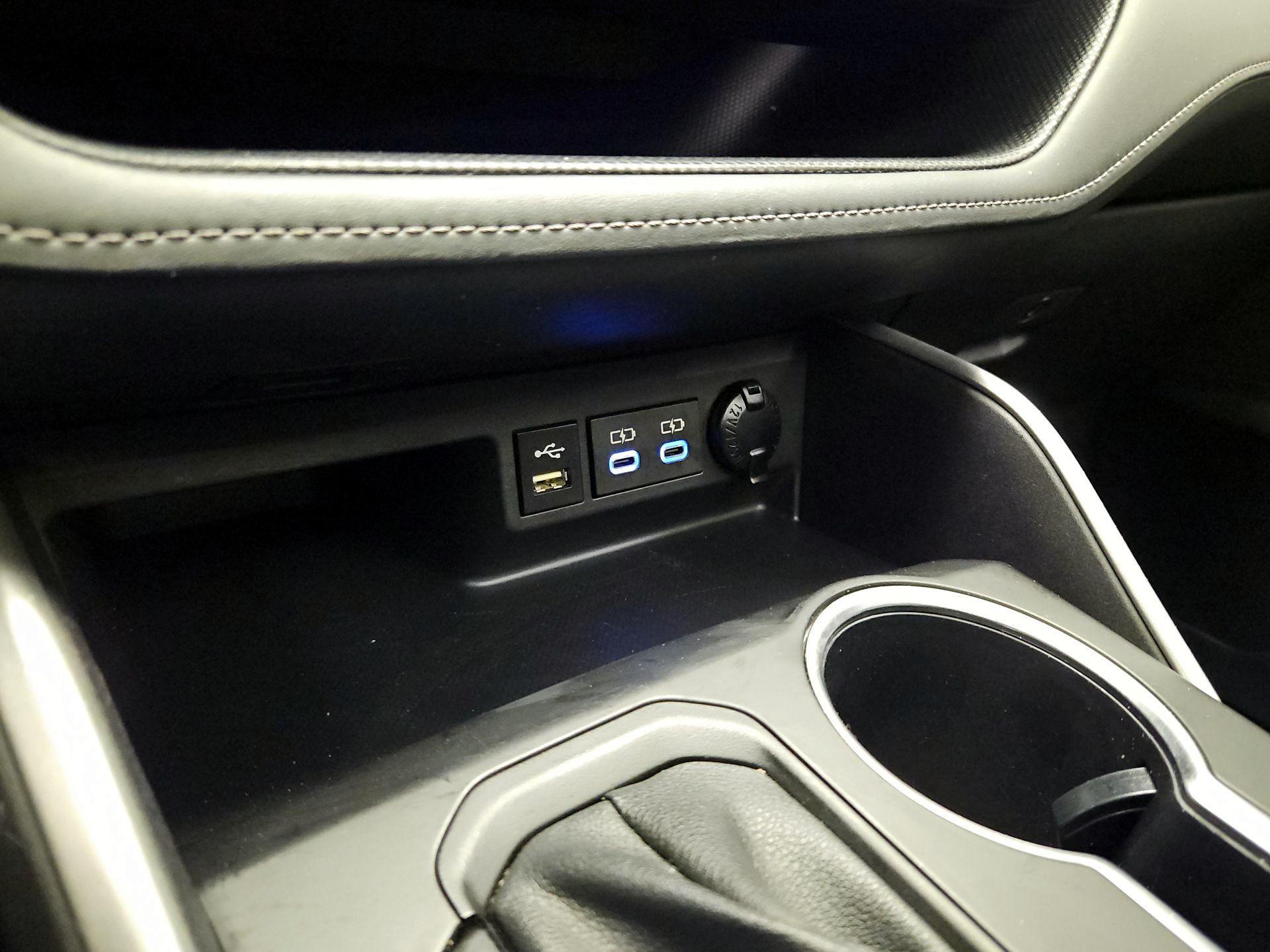 Thumbnail: 2022 Toyota Highlander - 18