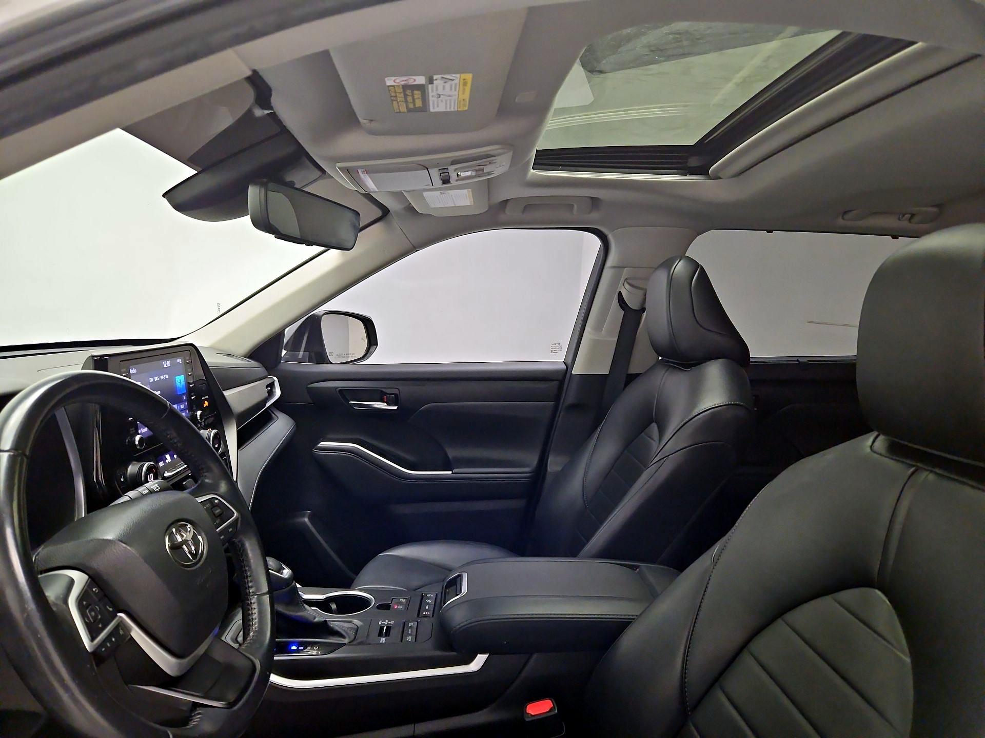 Thumbnail: 2022 Toyota Highlander - 19