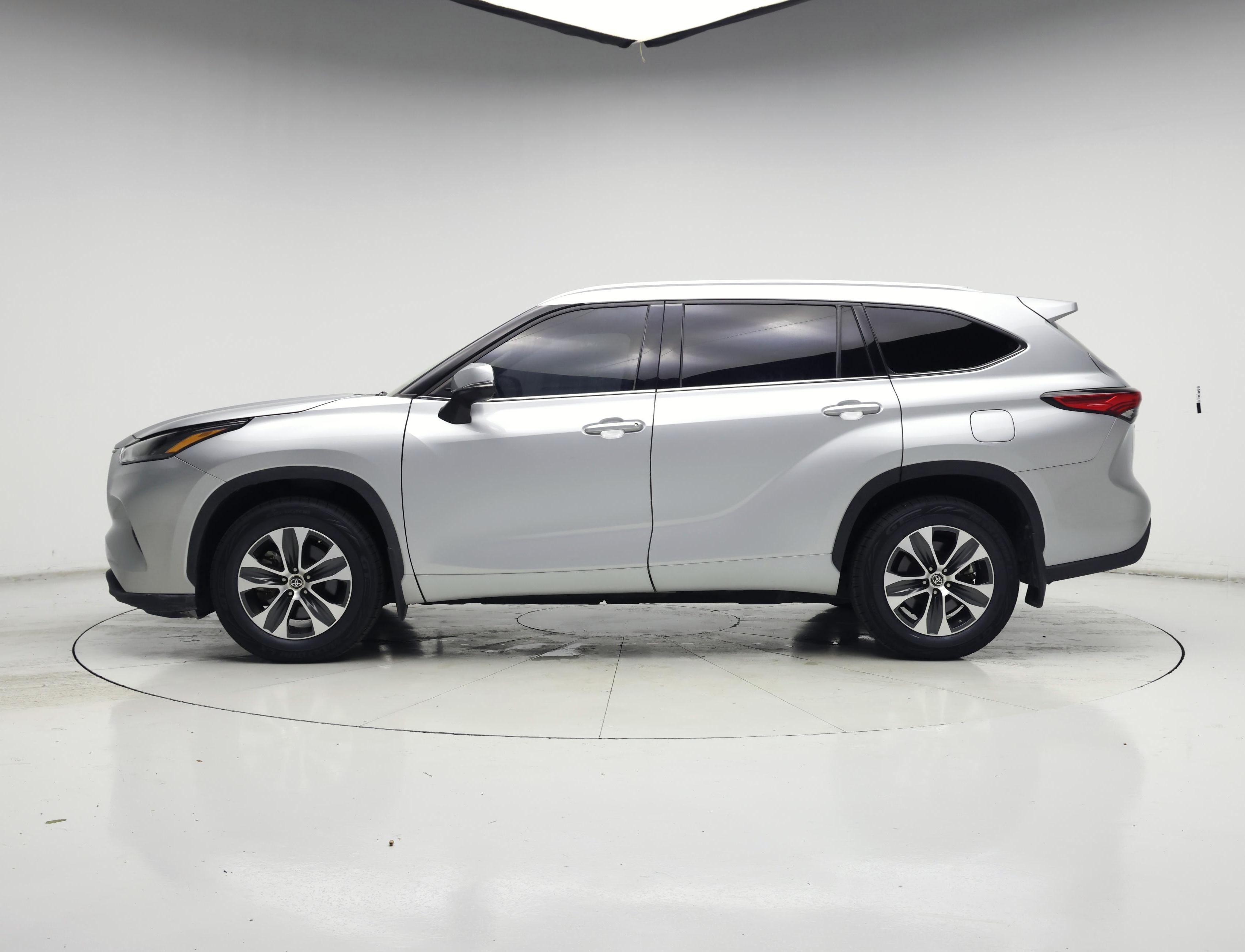 Thumbnail: 2022 Toyota Highlander - 3