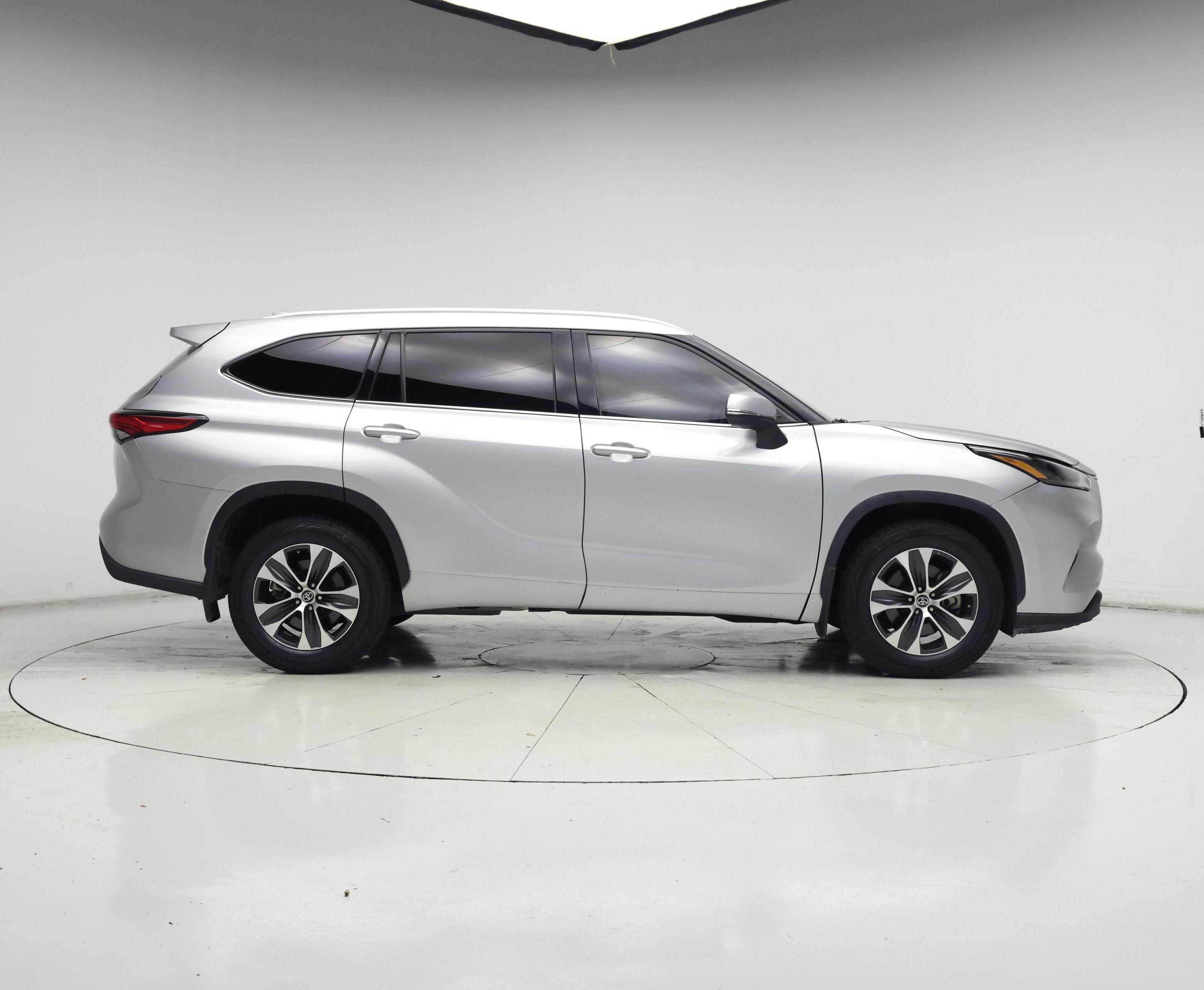 Thumbnail: 2022 Toyota Highlander - 7