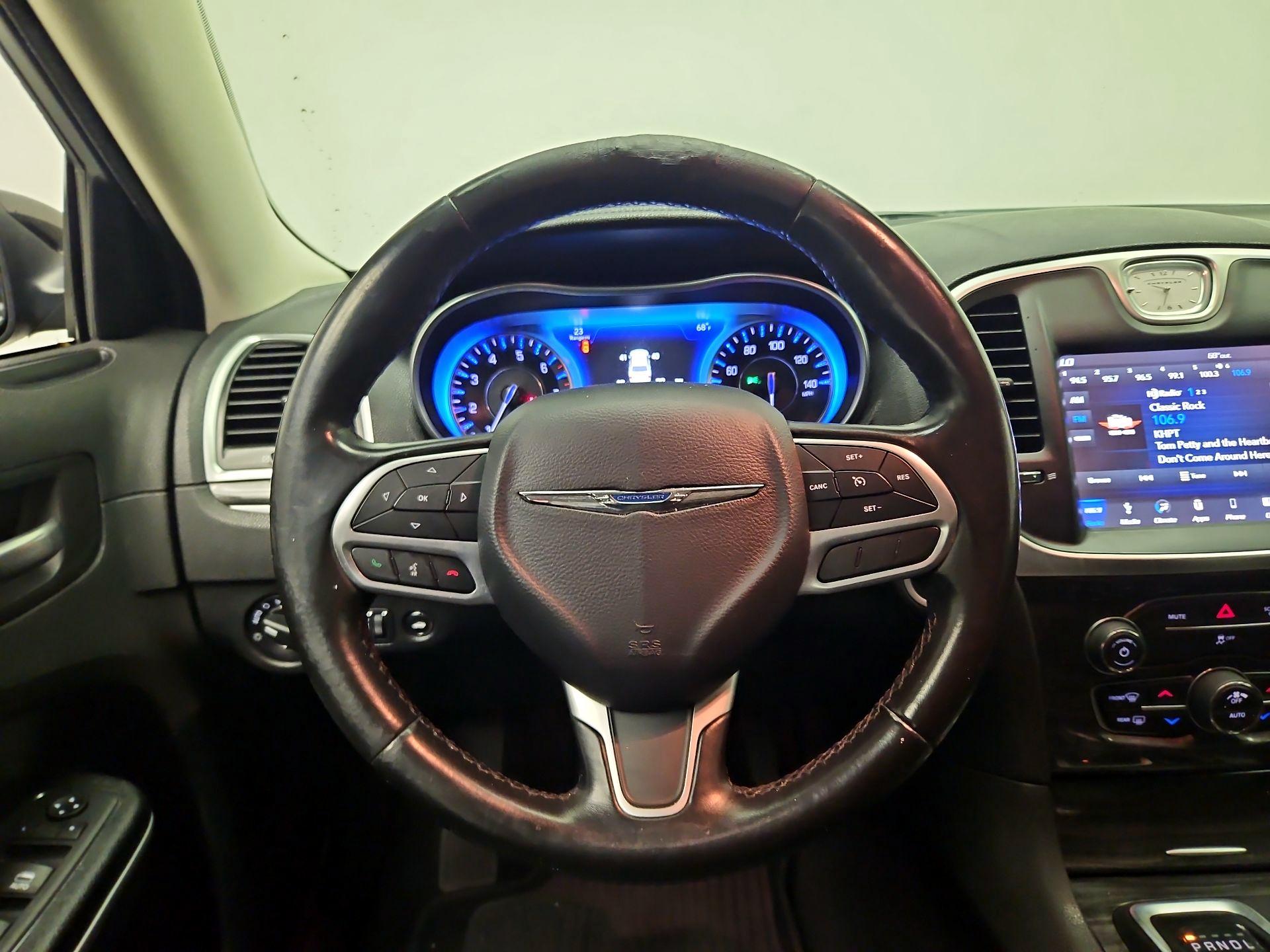 Thumbnail: 2019 Chrysler 300 - 10