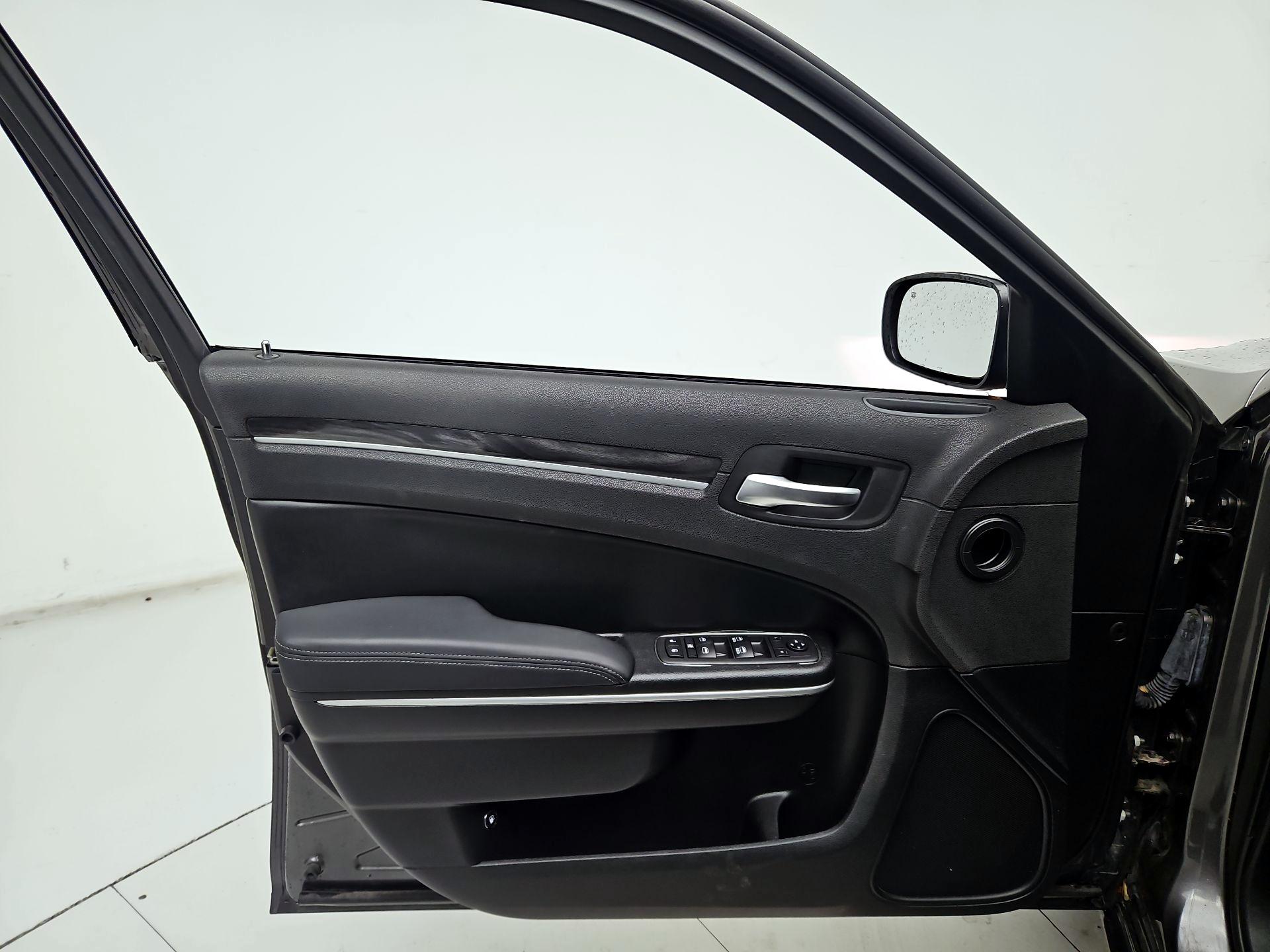 Thumbnail: 2019 Chrysler 300 - 12