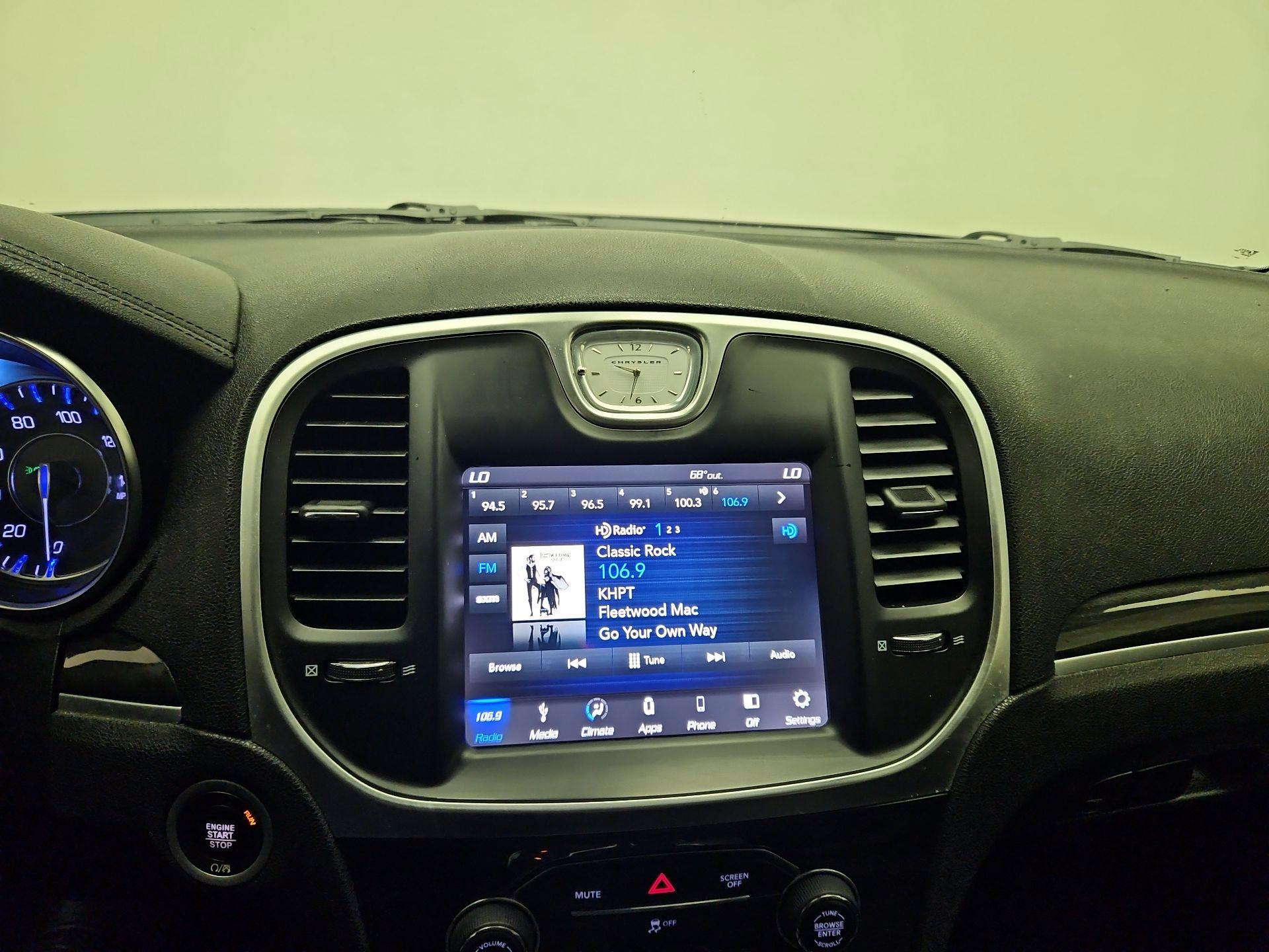 Thumbnail: 2019 Chrysler 300 - 14