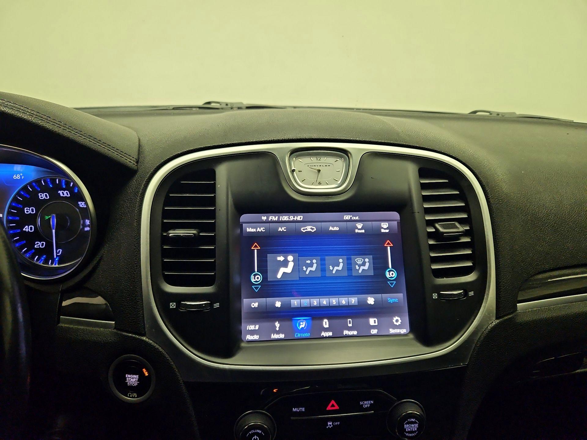 Thumbnail: 2019 Chrysler 300 - 15