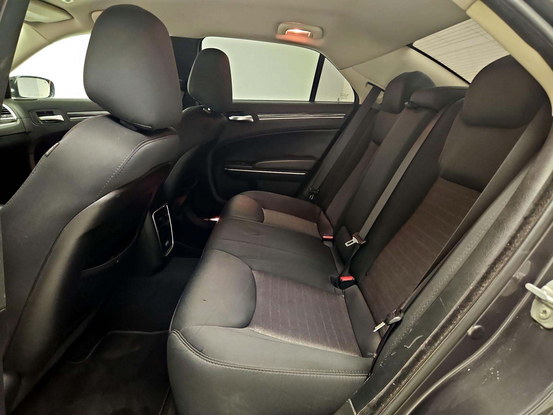 Thumbnail: 2019 Chrysler 300 - 17