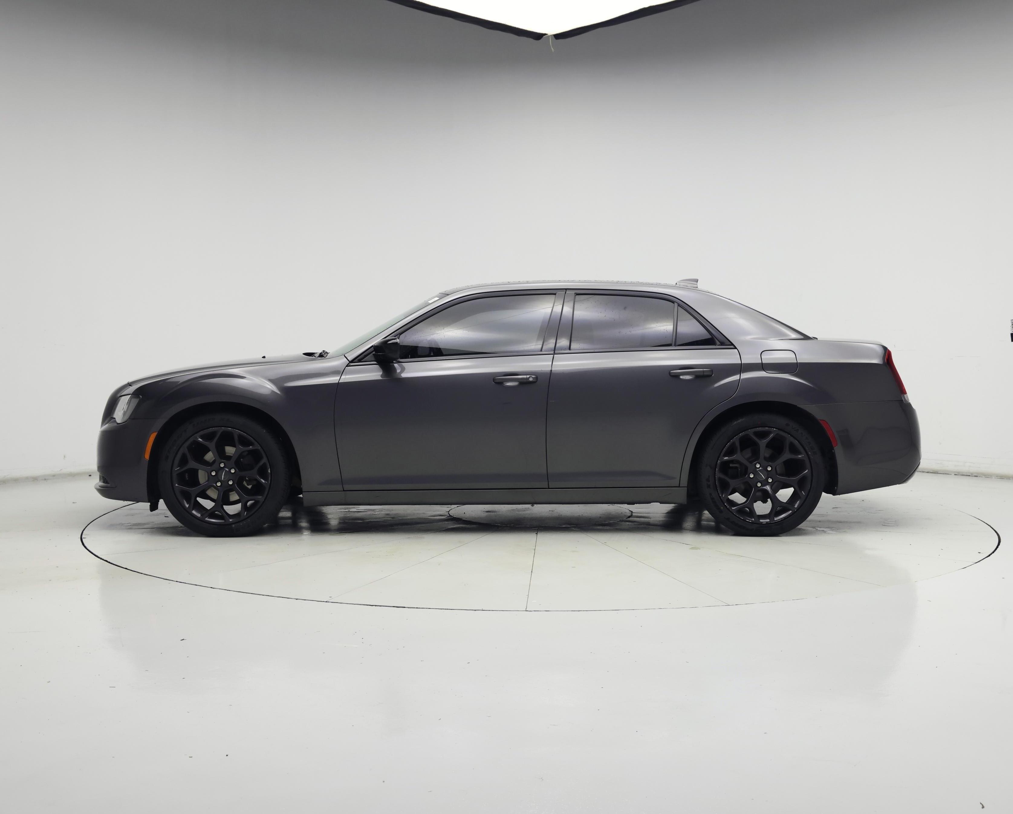 Thumbnail: 2019 Chrysler 300 - 3