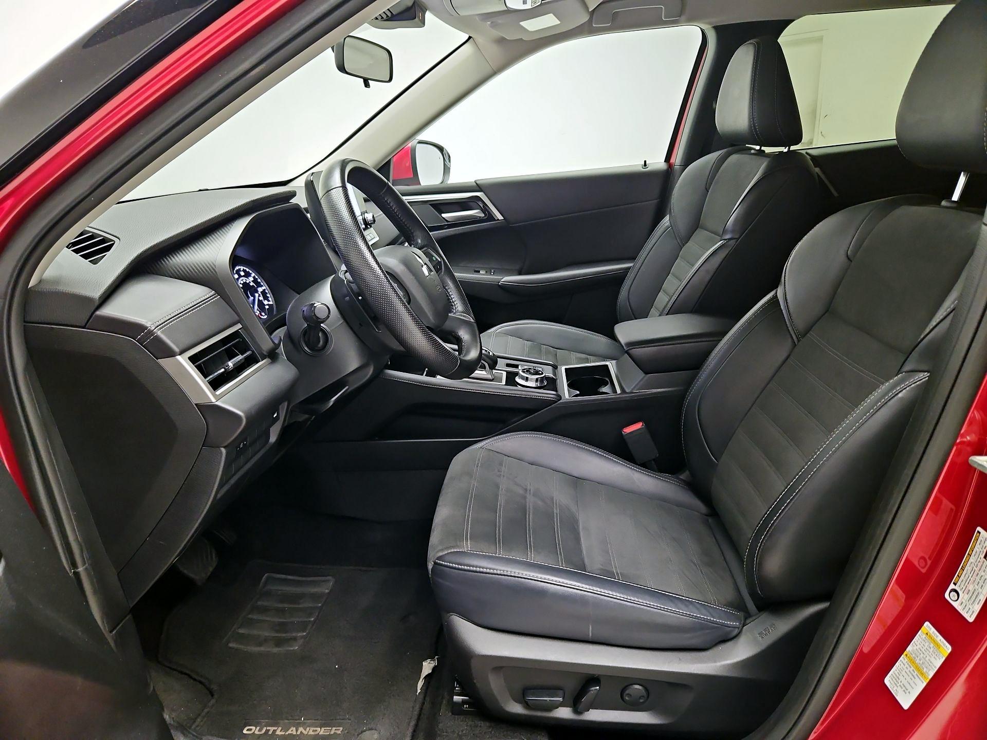 Thumbnail: 2024 Mitsubishi Outlander - 11